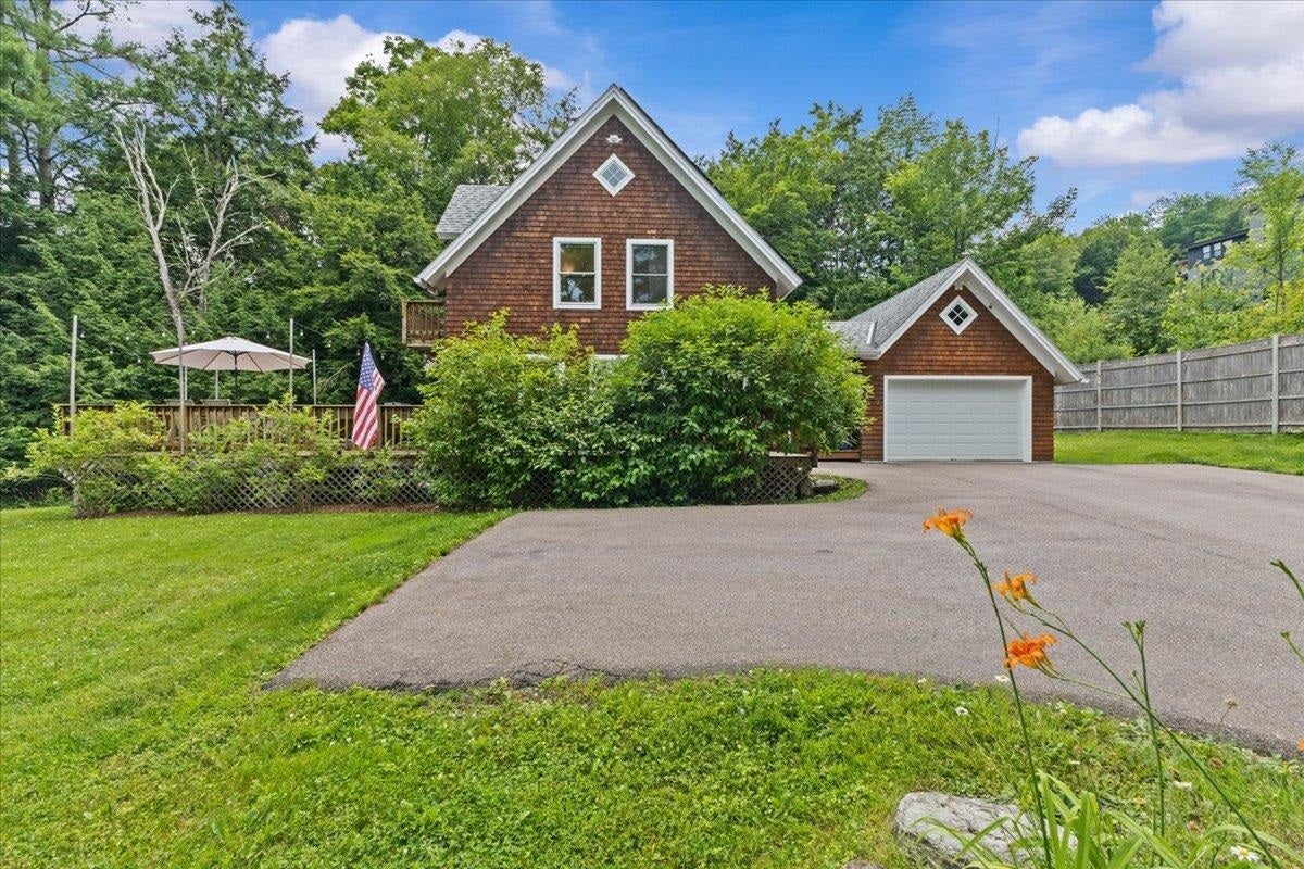 Stowe, Vermont, 05672, United States, 2 Bedrooms Bedrooms, ,1 BathroomBathrooms,Residential,For Sale,1908811