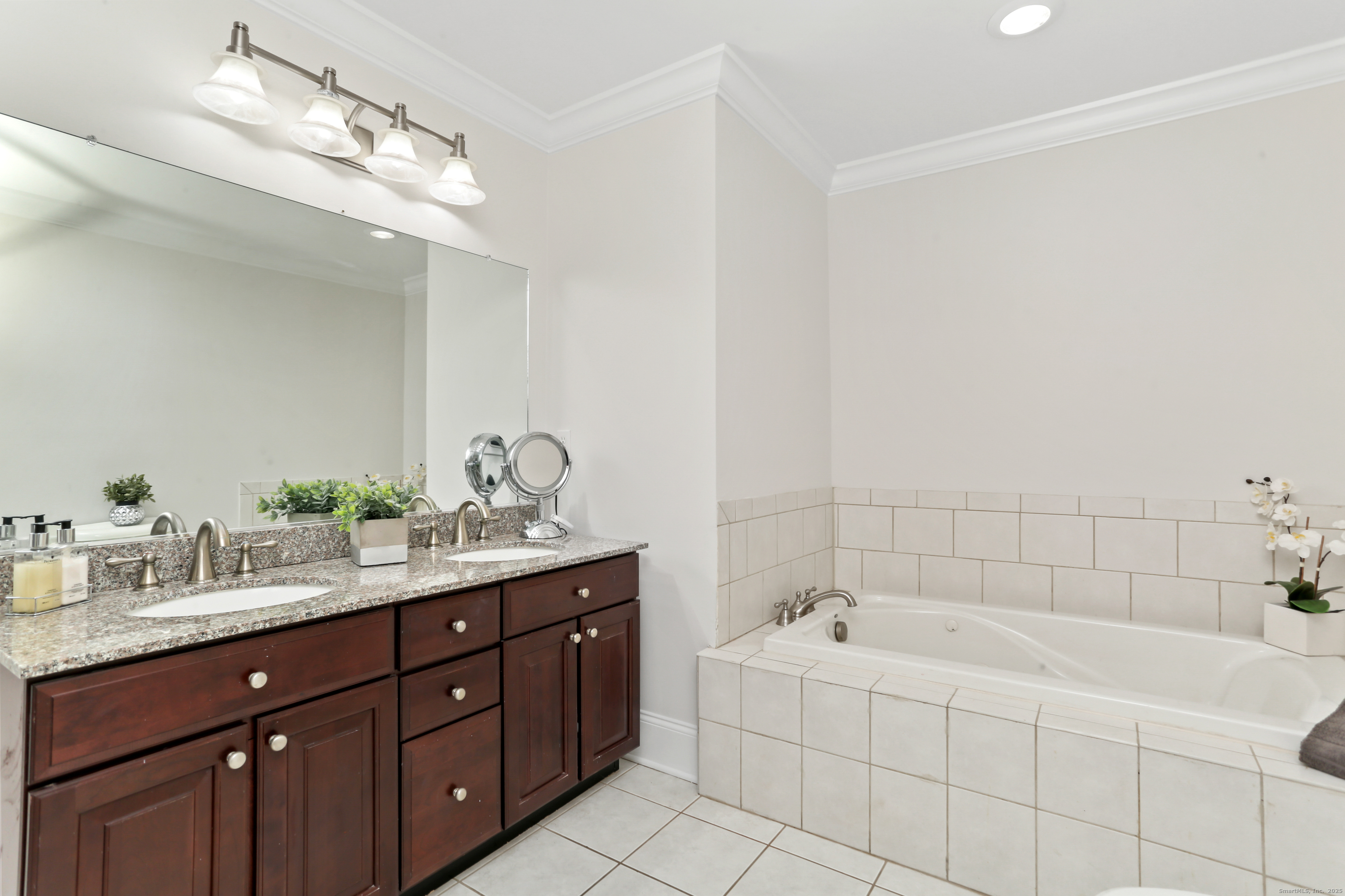 Fairfield, Connecticut, 06824, United States, 3 Bedrooms Bedrooms, ,3 BathroomsBathrooms,Residential,For Sale,2001723