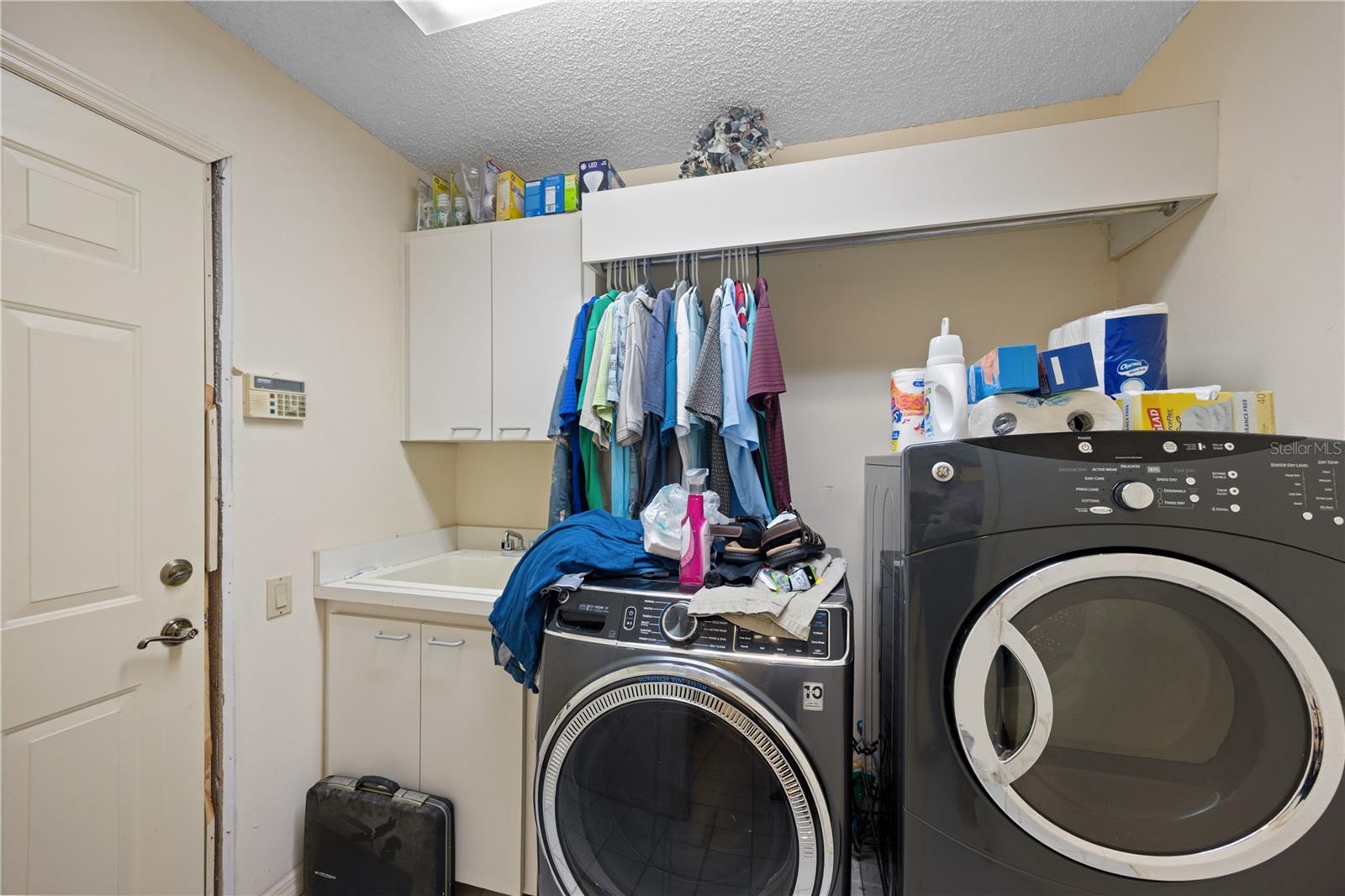 Oviedo, Florida, 32765, United States, 3 Bedrooms Bedrooms, ,3 BathroomsBathrooms,Residential,For Sale,1980040