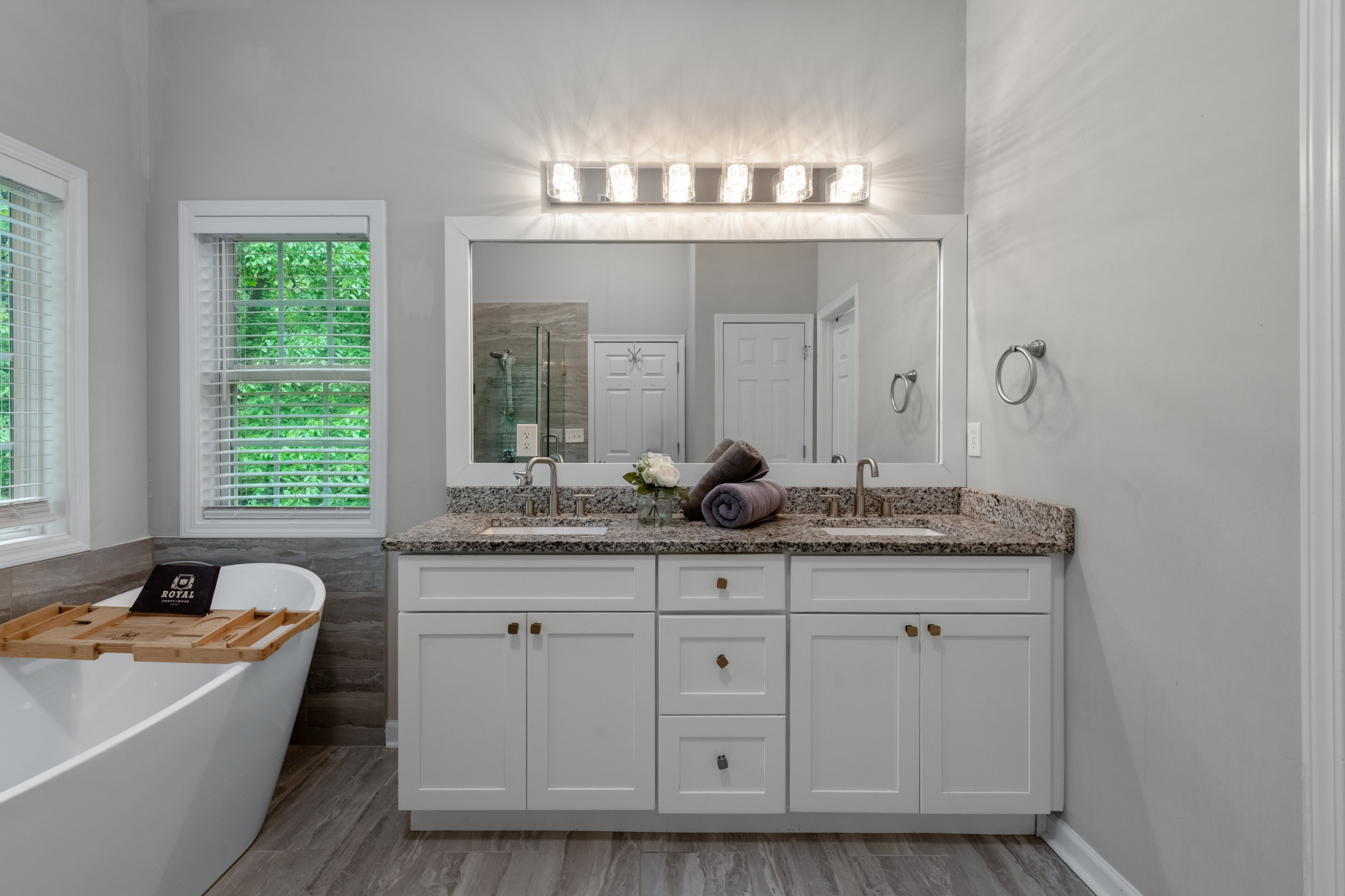  Bright Traditional with Custom Upgrades in Collier Heights - 物件實景