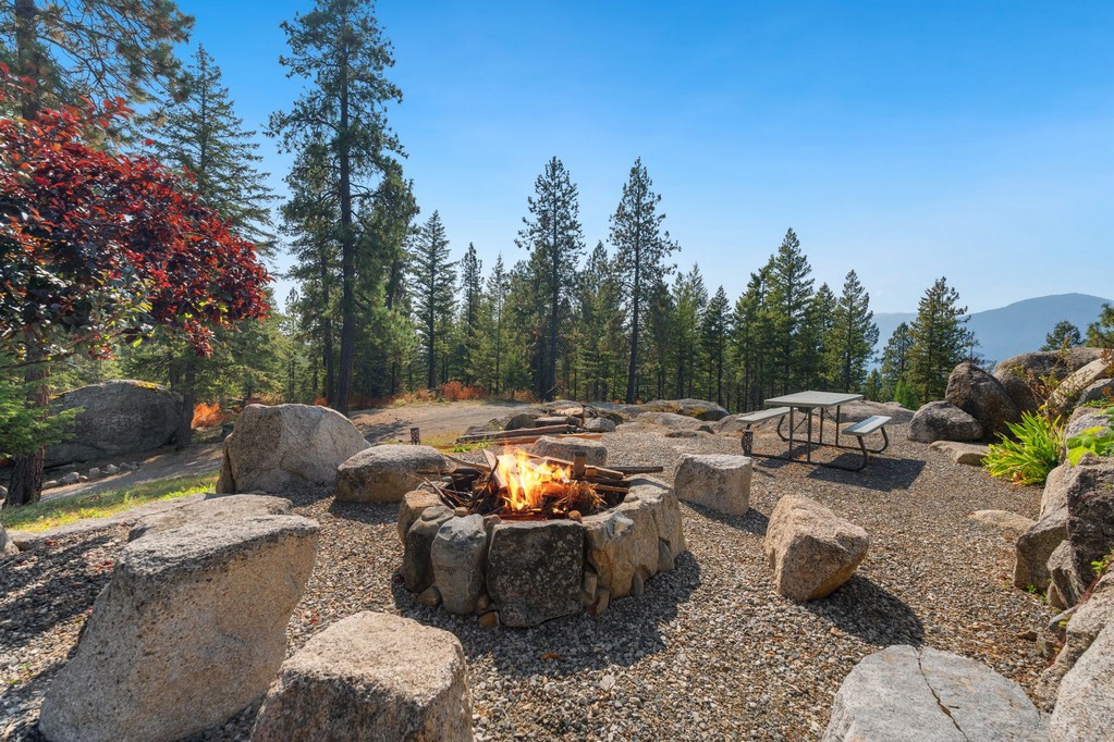 Bonners Ferry, Idaho, 83805, United States, 3 Bedrooms Bedrooms, ,4 BathroomsBathrooms,Residential,For Sale,1984473