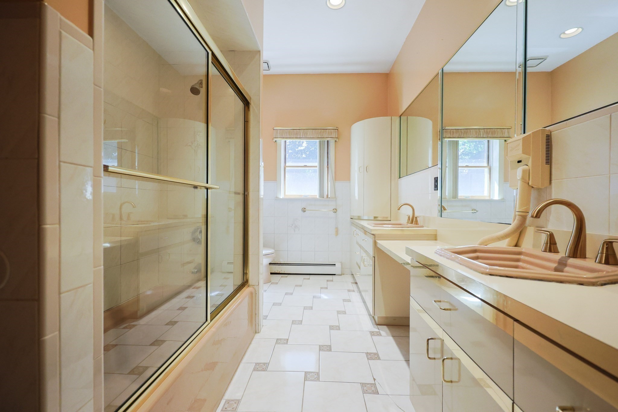 Revere, Massachusetts, 02151, United States, 4 Bedrooms Bedrooms, ,2 BathroomsBathrooms,Residential,For Sale,1934977