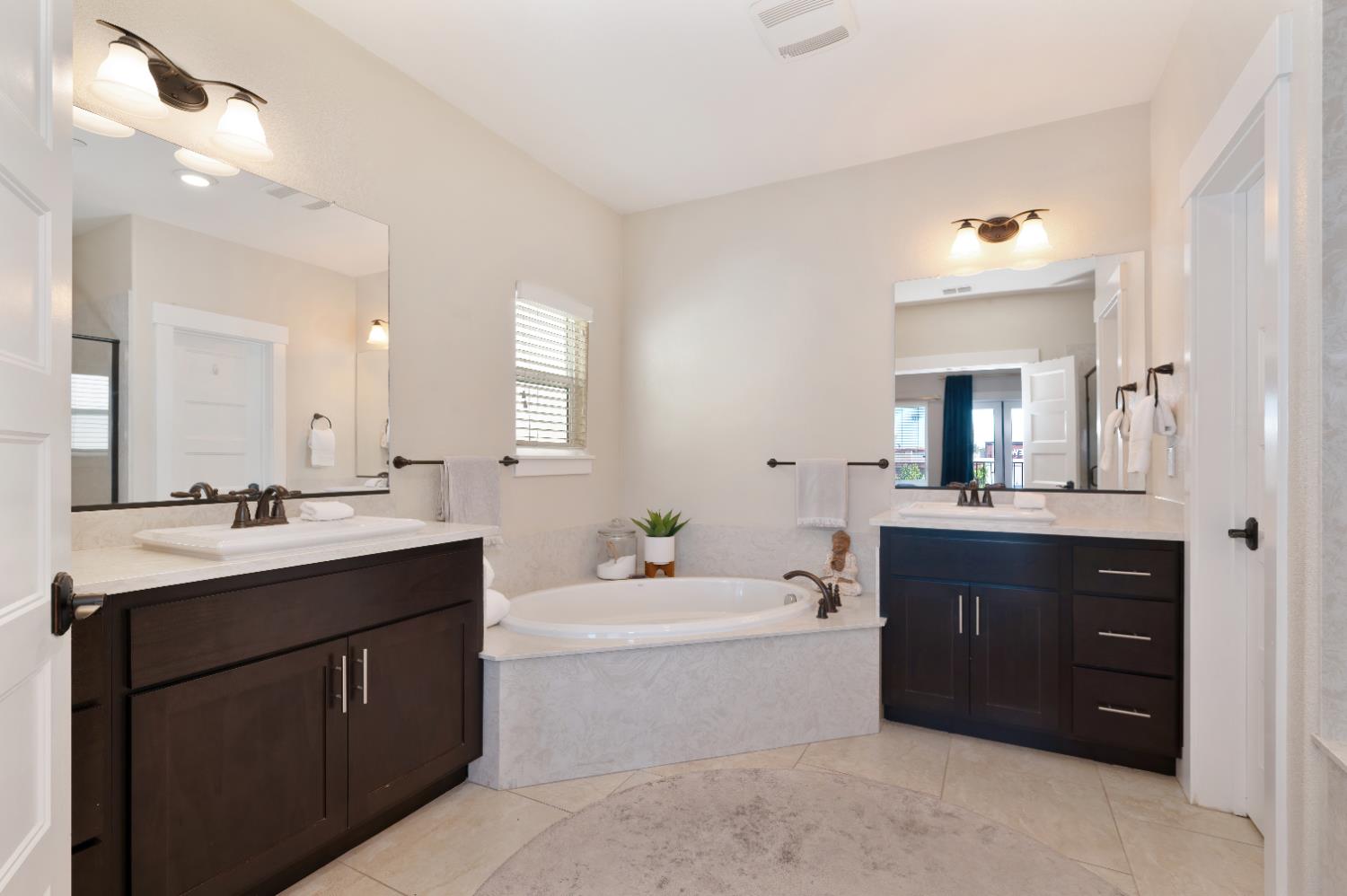 Sacramento, California, 95818, United States, 3 Bedrooms Bedrooms, ,3 BathroomsBathrooms,Residential,For Sale,1988052