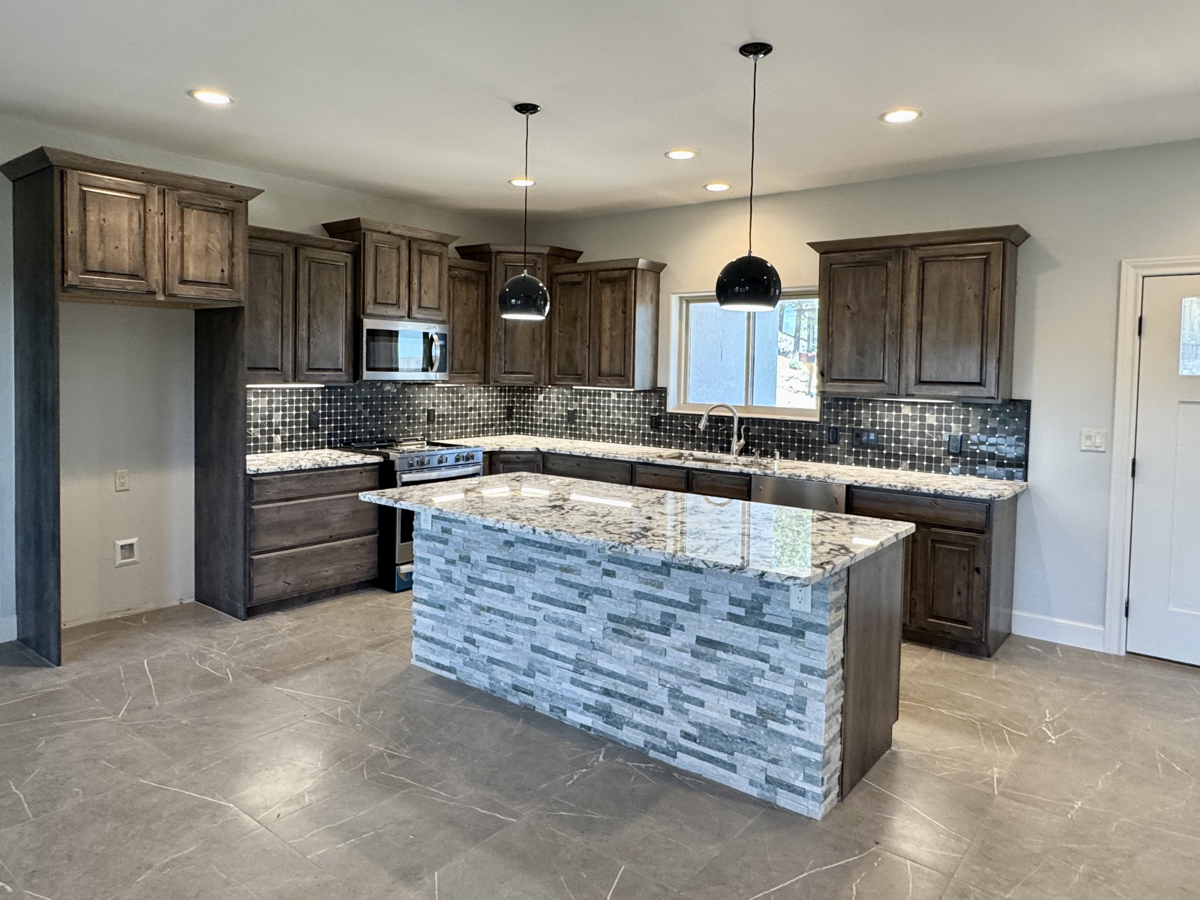 Ruidoso, New Mexico, 88345, United States, 5 Bedrooms Bedrooms, ,5 BathroomsBathrooms,Residential,For Sale,1981179