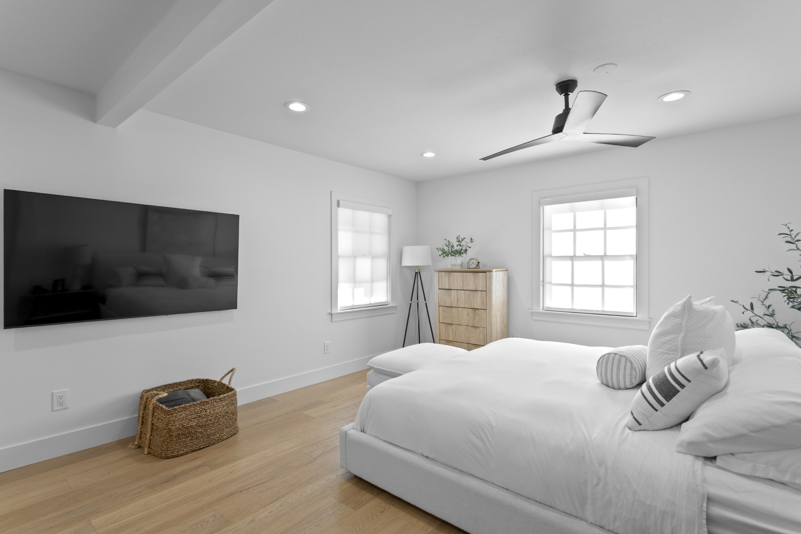 Tampa, Florida, 33629, United States, 4 Bedrooms Bedrooms, ,5 BathroomsBathrooms,Residential,For Sale,2010401