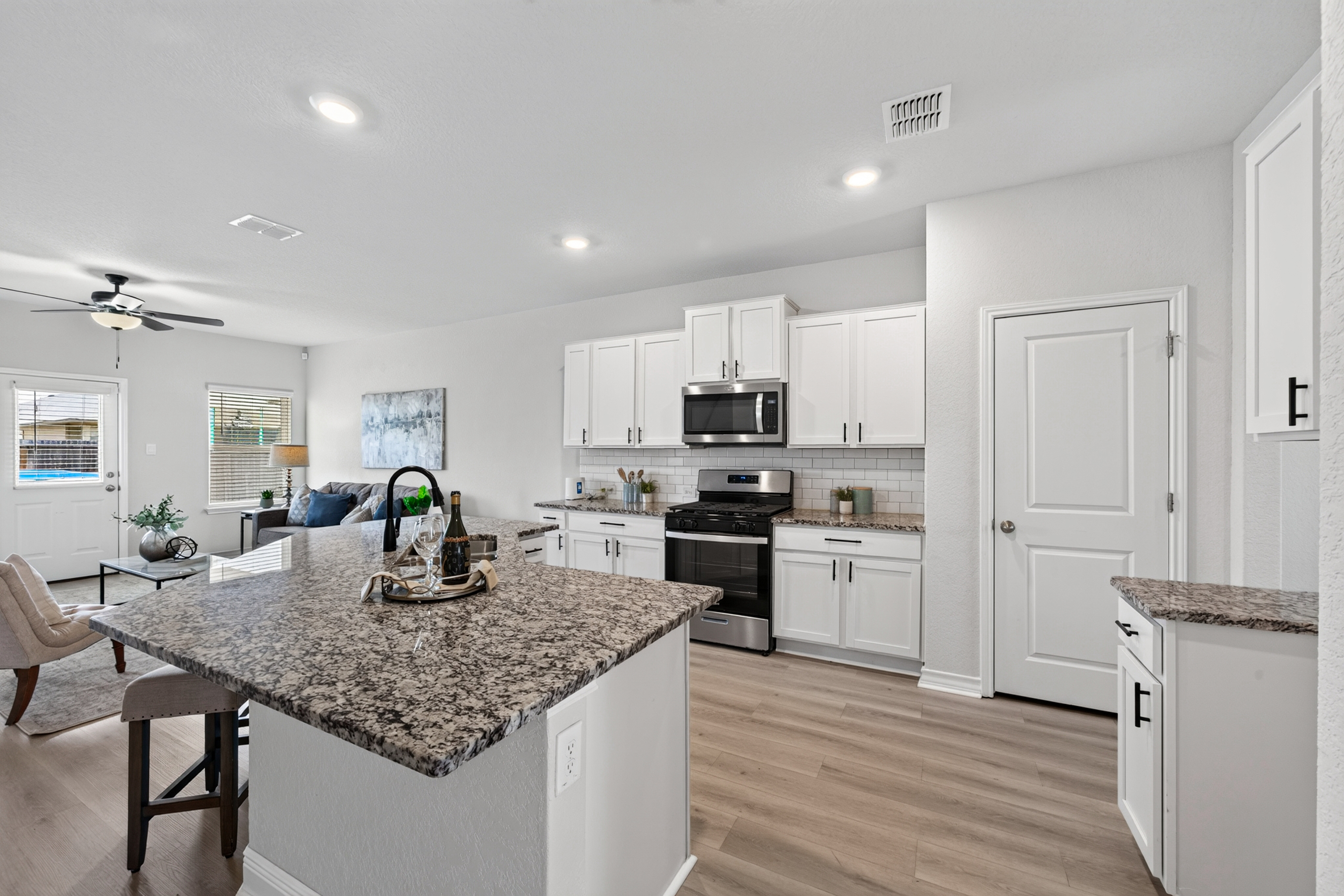  5-Bedroom Move-In Ready - 物件實景