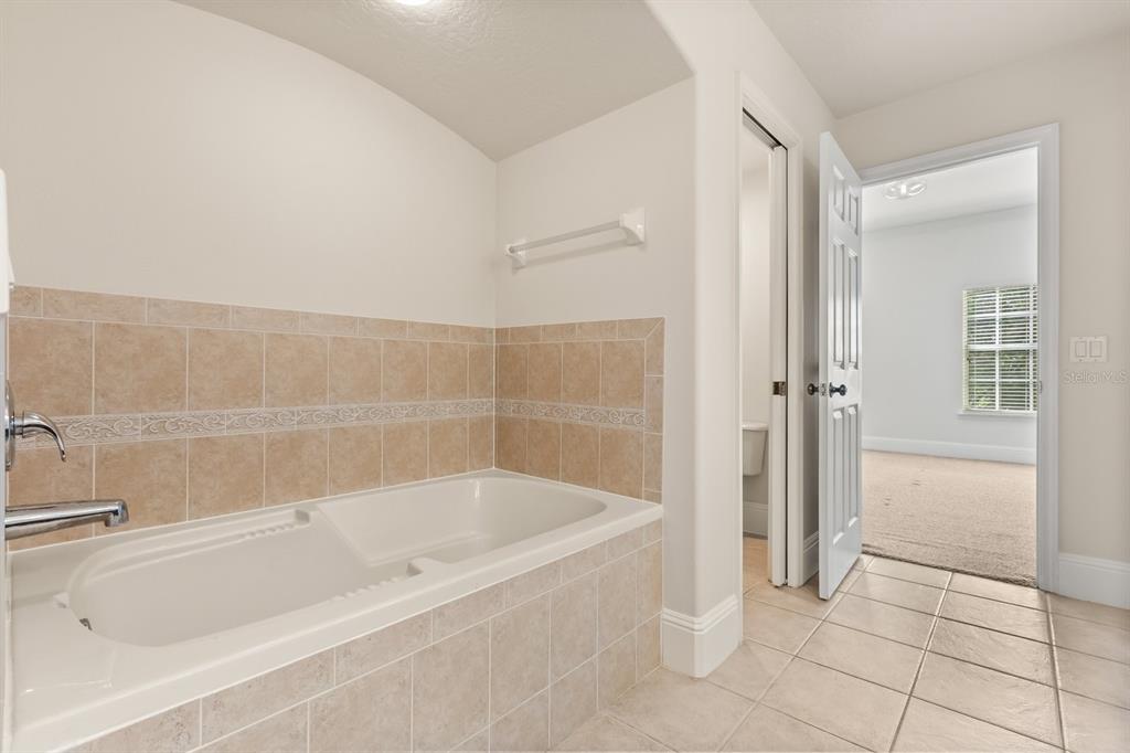 Orlando, Florida, 32814, United States, 4 Bedrooms Bedrooms, ,5 BathroomsBathrooms,Residential,For Sale,1901363