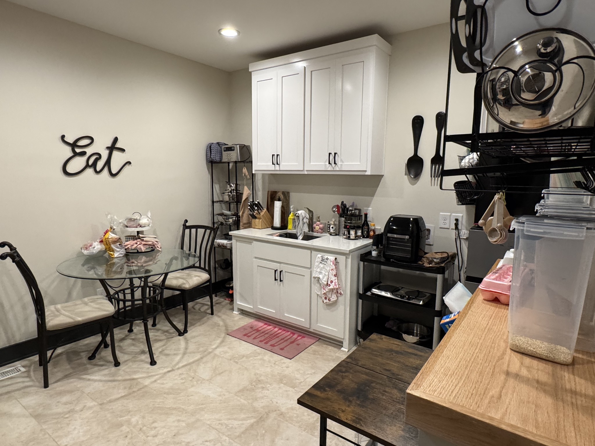 Hendersonville, Tennessee, 37075, United States, 6 Bedrooms Bedrooms, ,5 BathroomsBathrooms,Residential,For Sale,1993824