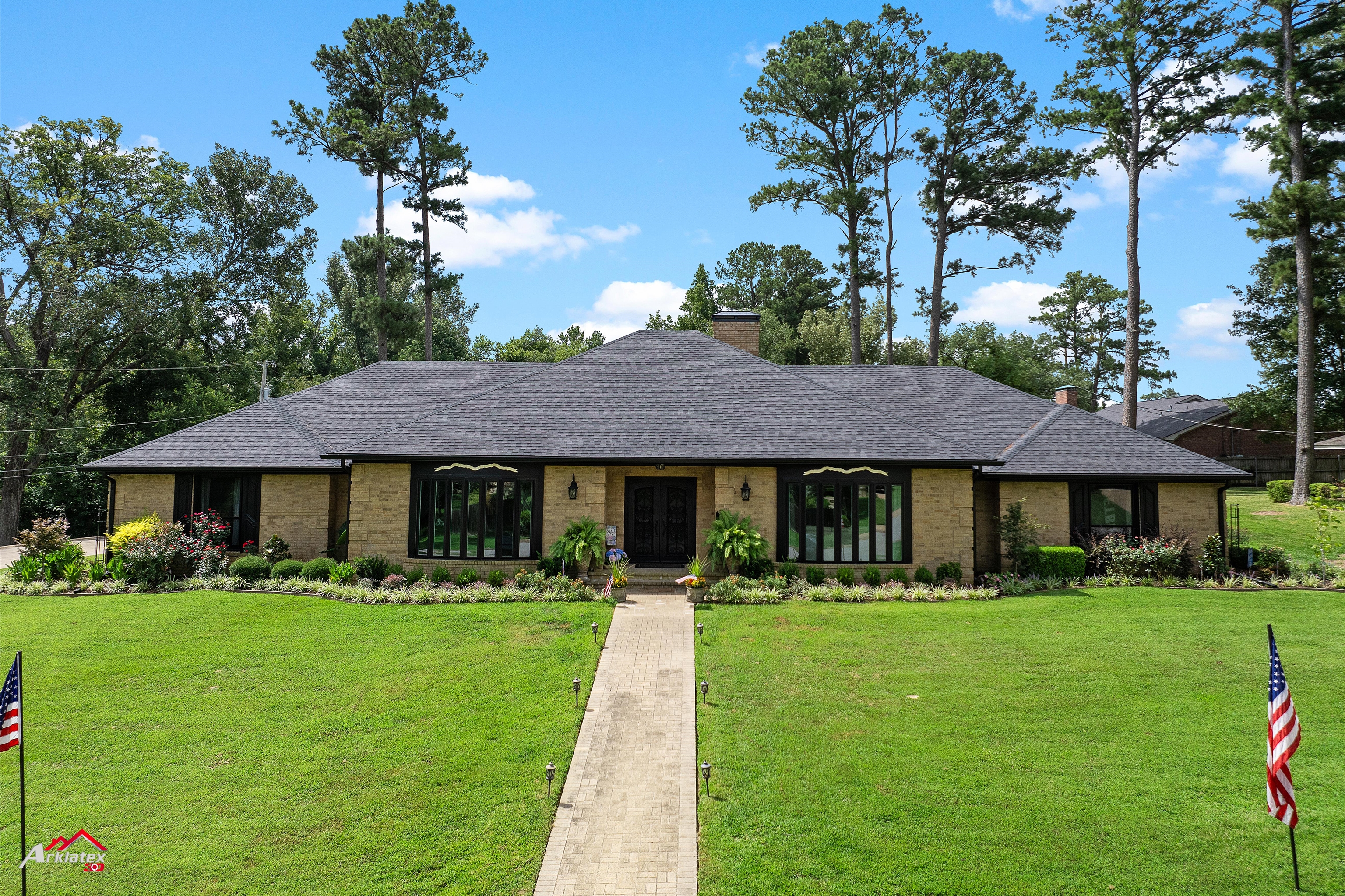 Henderson, Texas, 75654, United States, 3 Bedrooms Bedrooms, ,4 BathroomsBathrooms,Residential,For Sale,1975189