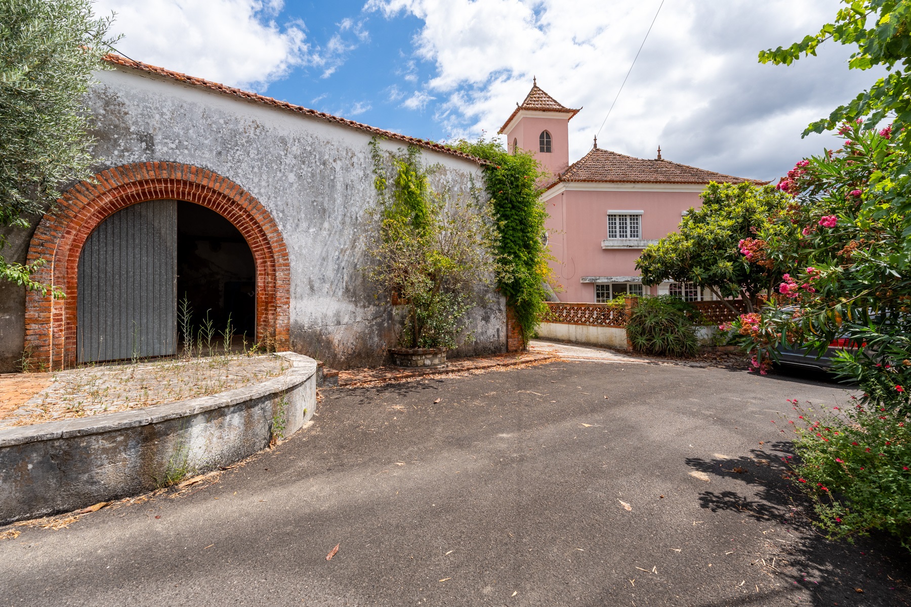  Manor House for Sale - 物件實景