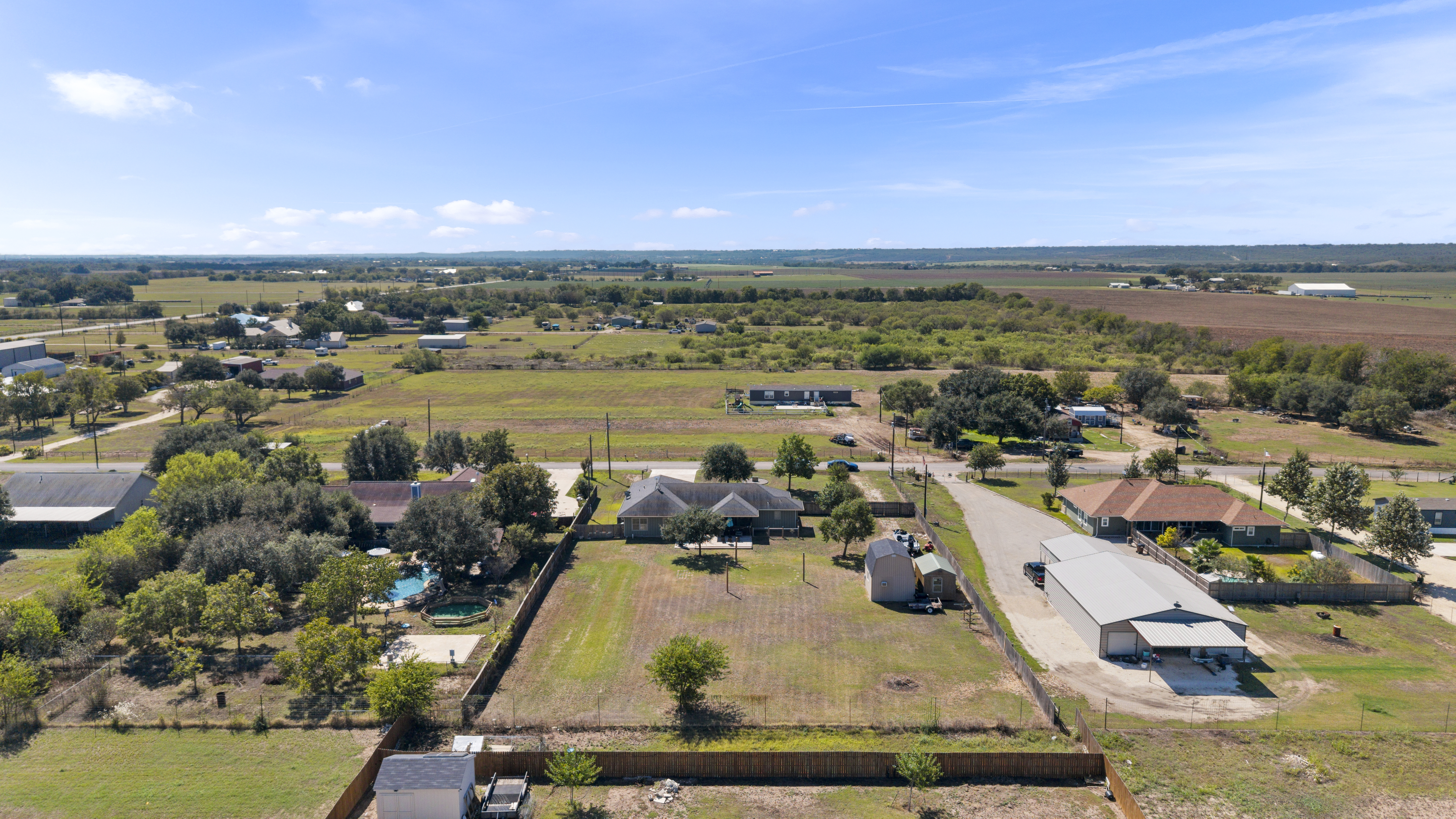  Country Living on 0.87 Acres - 物件實景