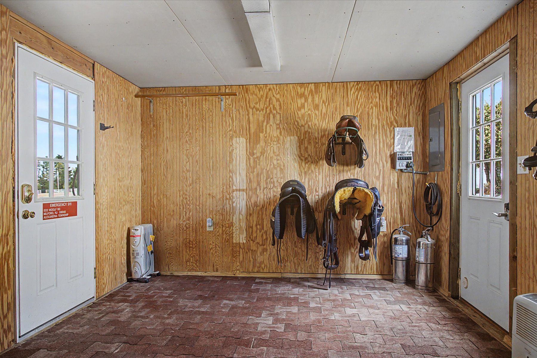  Well Maintained Colonial Home with Exceptional Equestrian Property - 物件實景