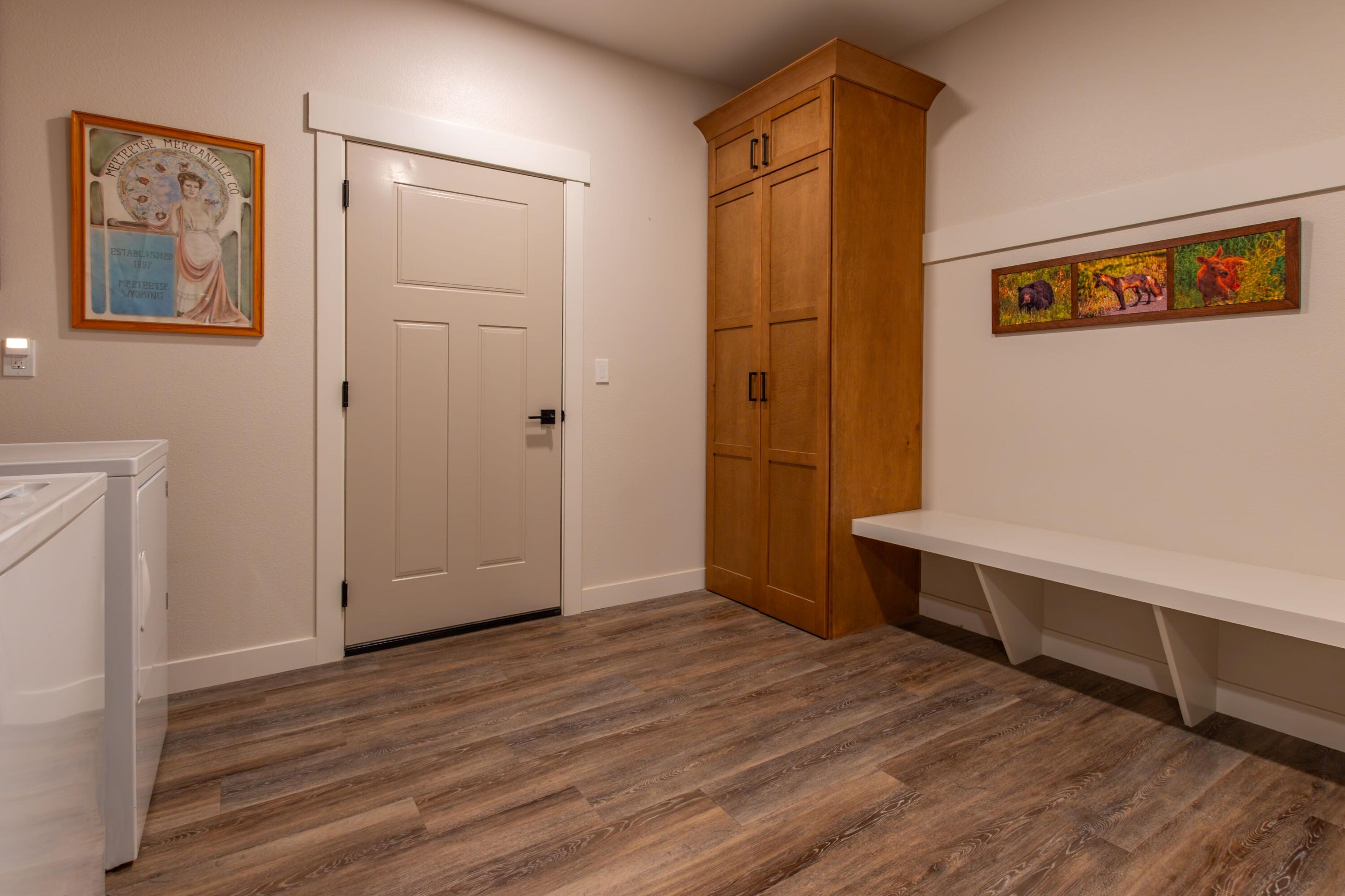 Sheridan, Wyoming, 82801, United States, 3 Bedrooms Bedrooms, ,3 BathroomsBathrooms,Residential,For Sale,2007537