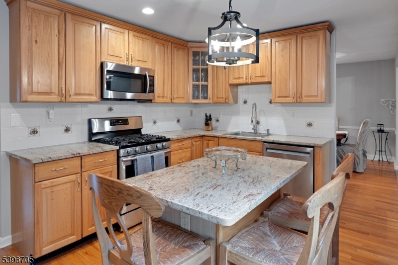 Mountain Lakes Boro, New Jersey, 07046, United States, 3 Bedrooms Bedrooms, ,2 BathroomsBathrooms,Residential,For Sale,1991088