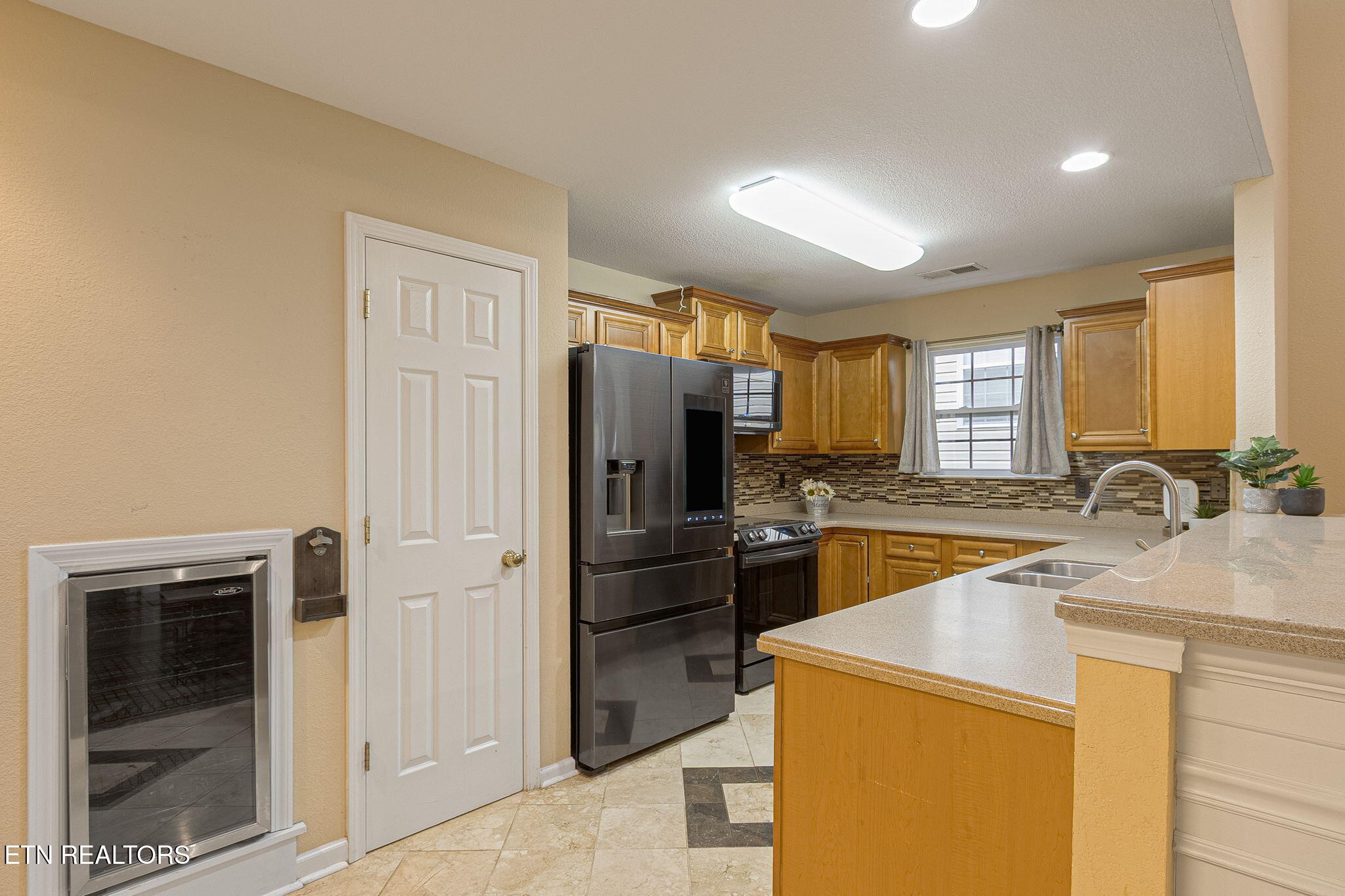 Knoxville, Tennessee, 37932, United States, 4 Bedrooms Bedrooms, ,4 BathroomsBathrooms,Residential,For Sale,1975701