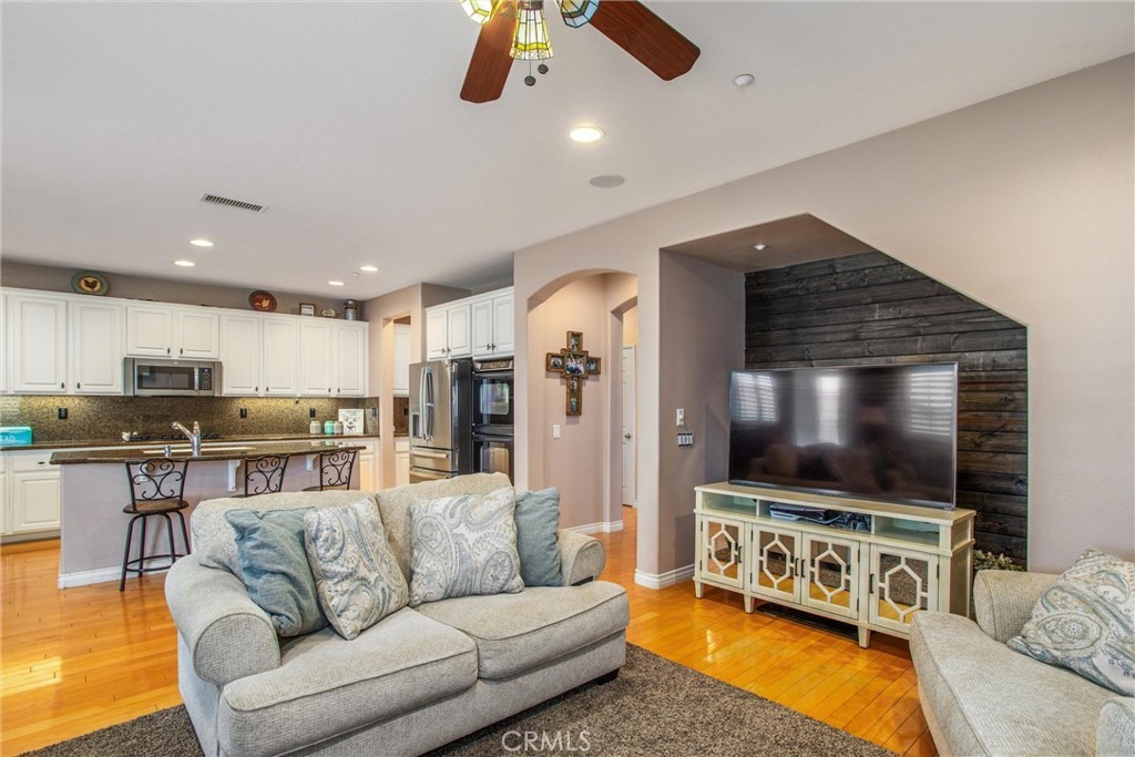 Redlands, California, 92374, United States, 4 Bedrooms Bedrooms, ,2 BathroomsBathrooms,Residential,For Sale,1982377