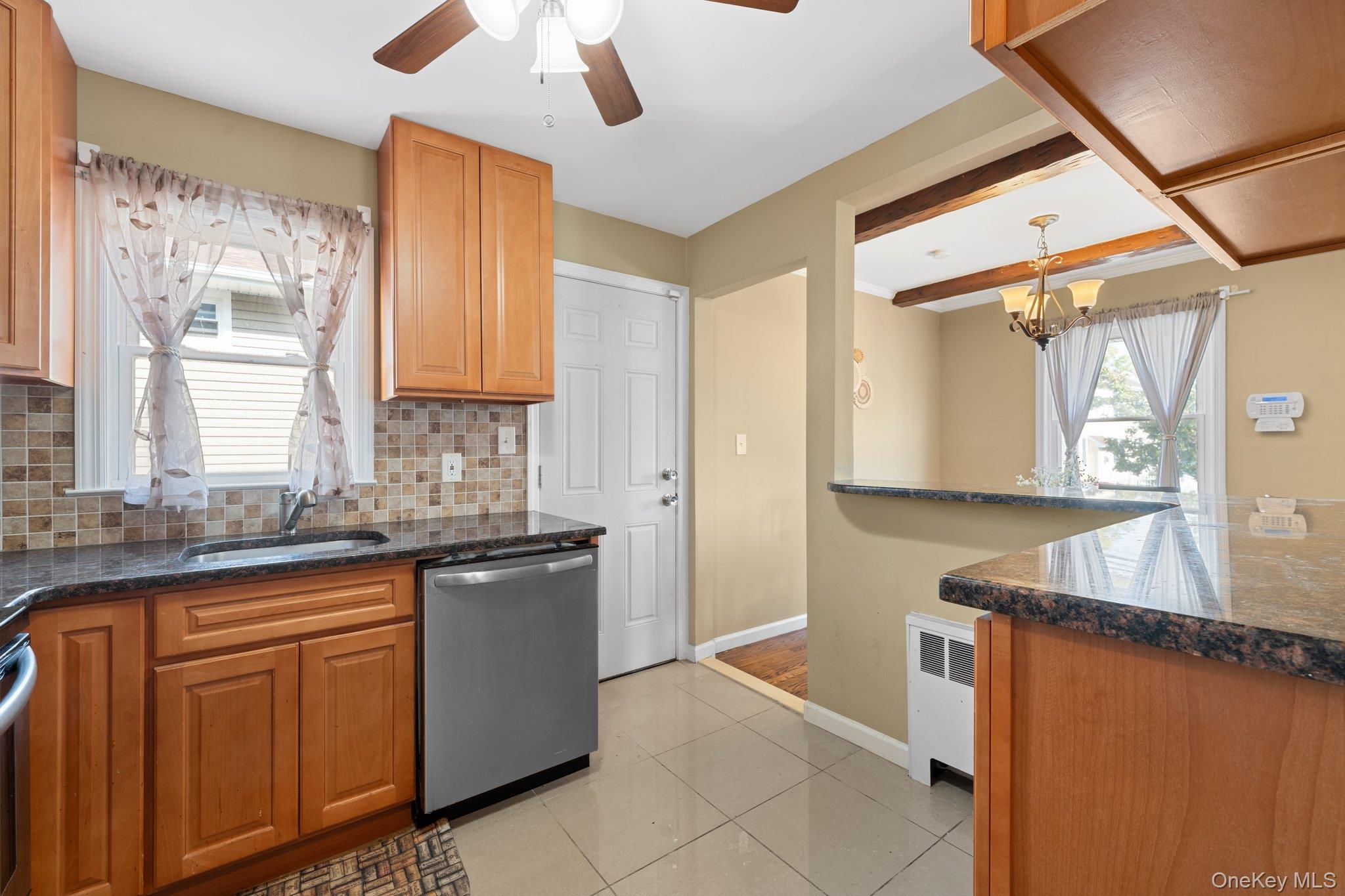 Freeport, New York, 11520, United States, 4 Bedrooms Bedrooms, ,2 BathroomsBathrooms,Residential,For Sale,1981047