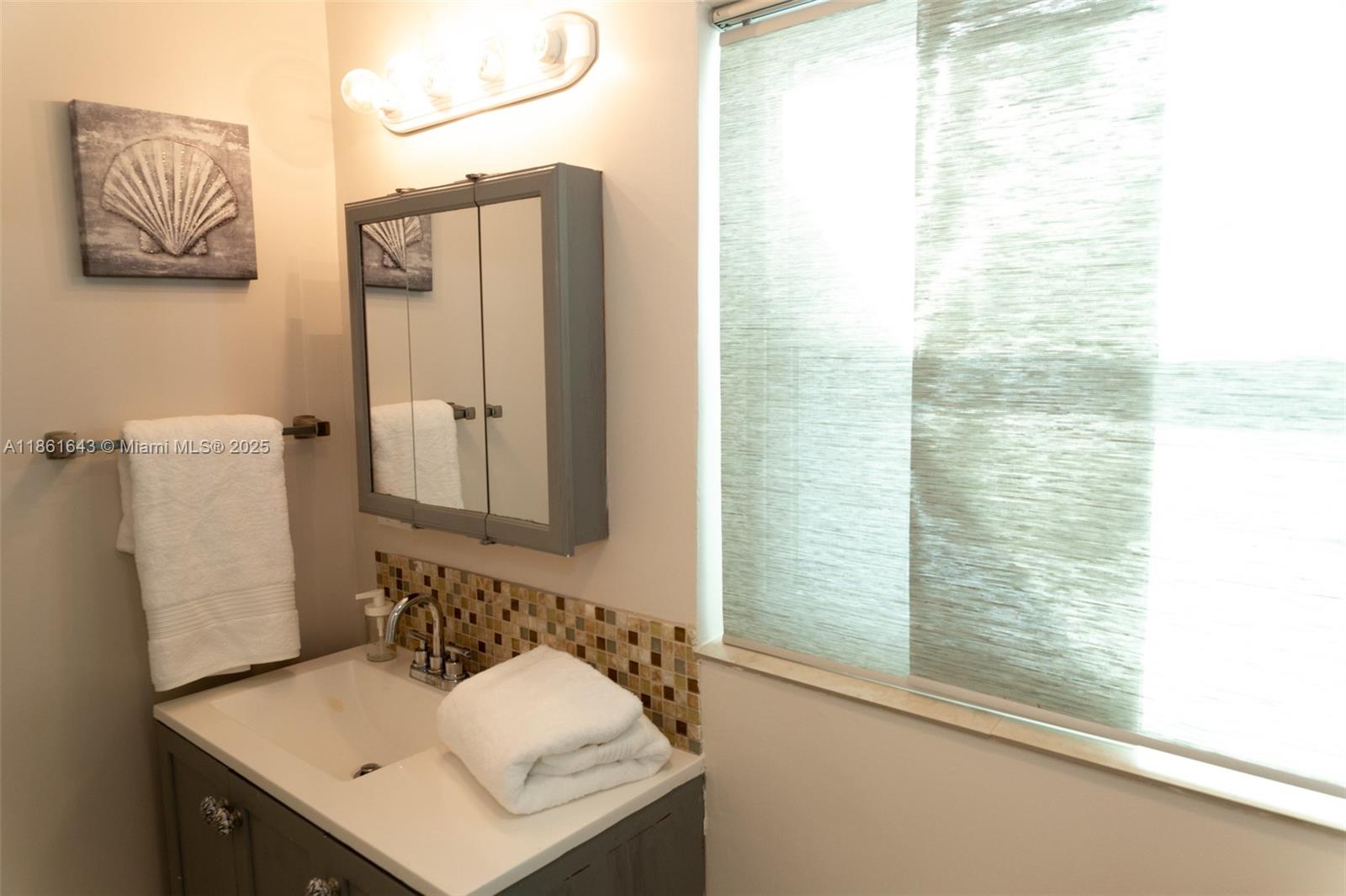 Dania Beach, Florida, 33004, United States, 3 Bedrooms Bedrooms, ,2 BathroomsBathrooms,Residential,For Sale,1926458