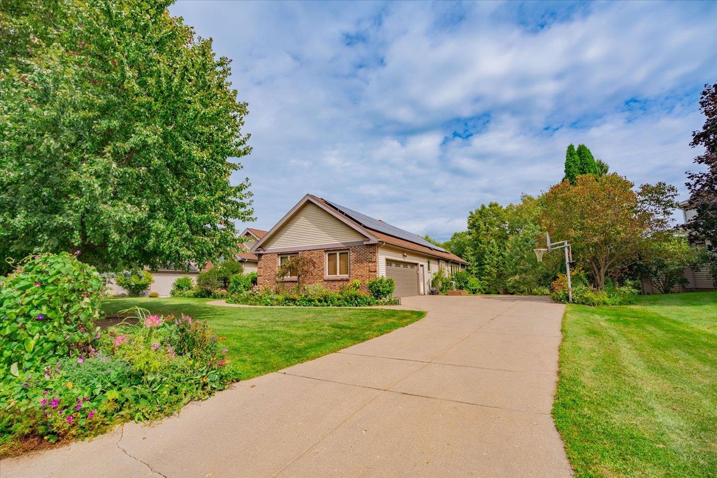 Fitchburg, Wisconsin, 53711, United States, 4 Bedrooms Bedrooms, ,4 BathroomsBathrooms,Residential,For Sale,1977409