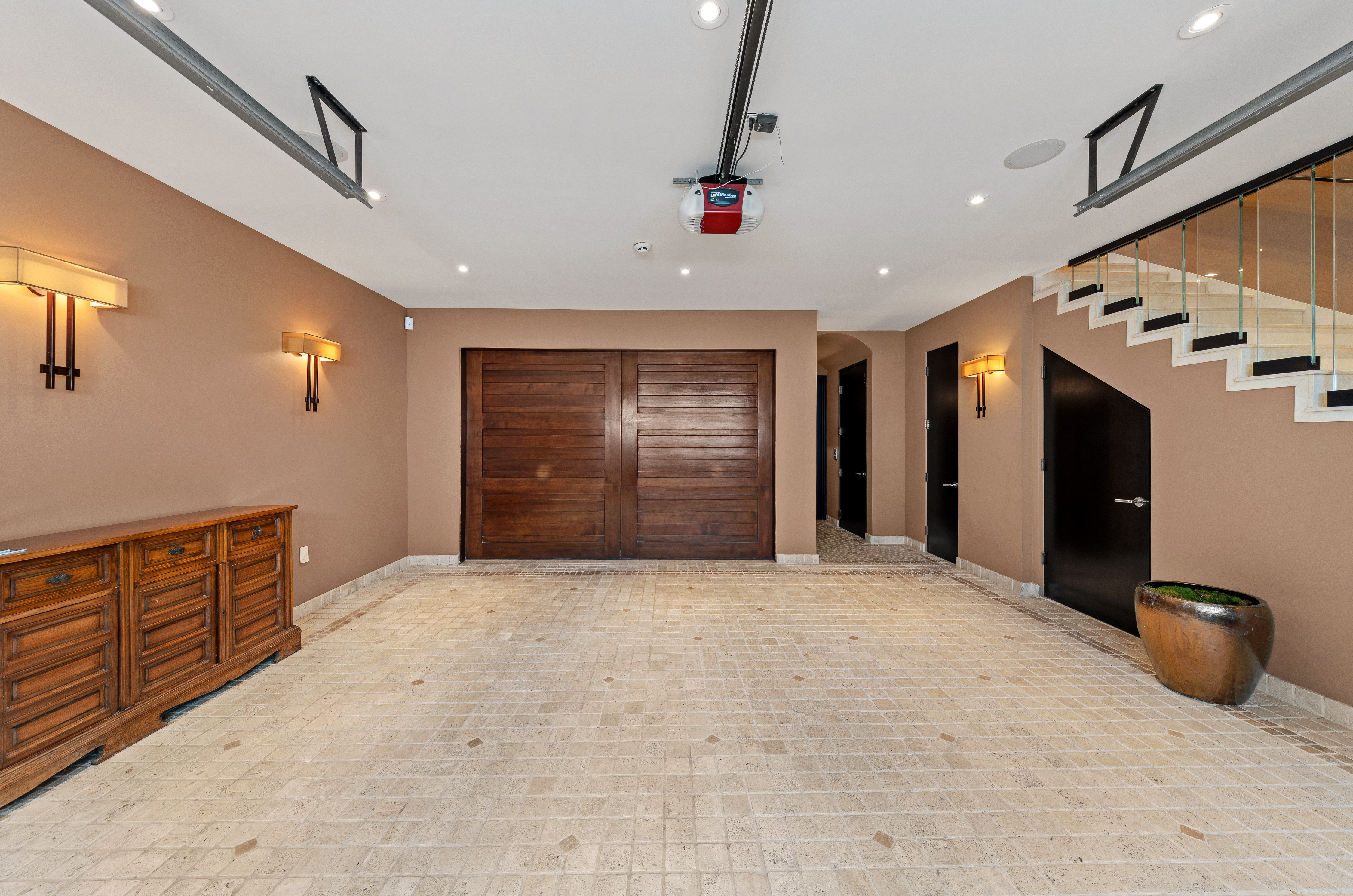  Spectacular Renovated SOMA Home with Rare Museum-Like 7-Car Garage - 物件實景