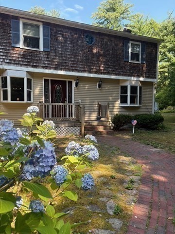 Halifax, Massachusetts, 02338, United States, 3 Bedrooms Bedrooms, ,4 BathroomsBathrooms,Residential,For Sale,1896285