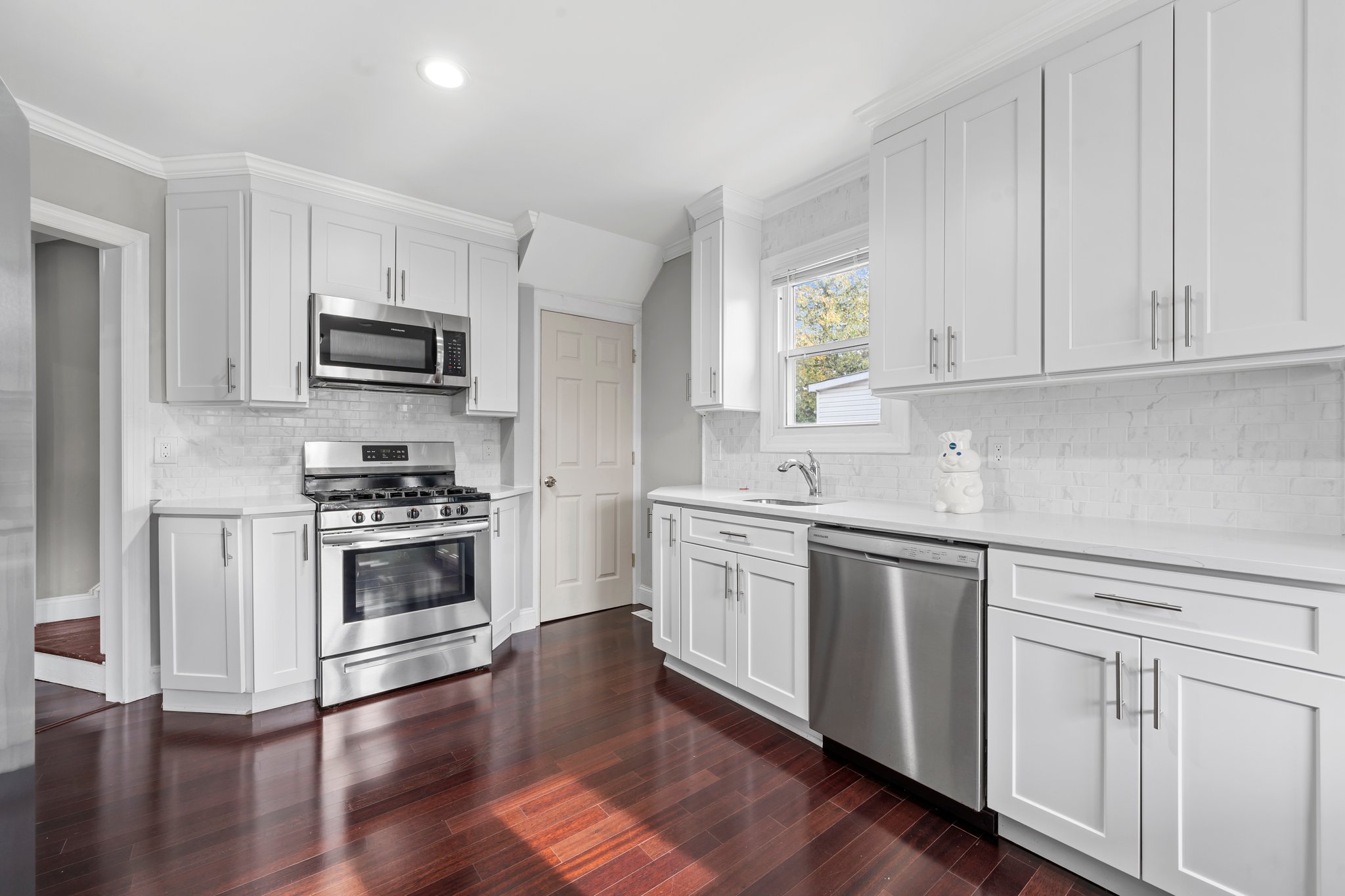 Valley Stream, New York, 11580, United States, 4 Bedrooms Bedrooms, ,3 BathroomsBathrooms,Residential,For Sale,1935482