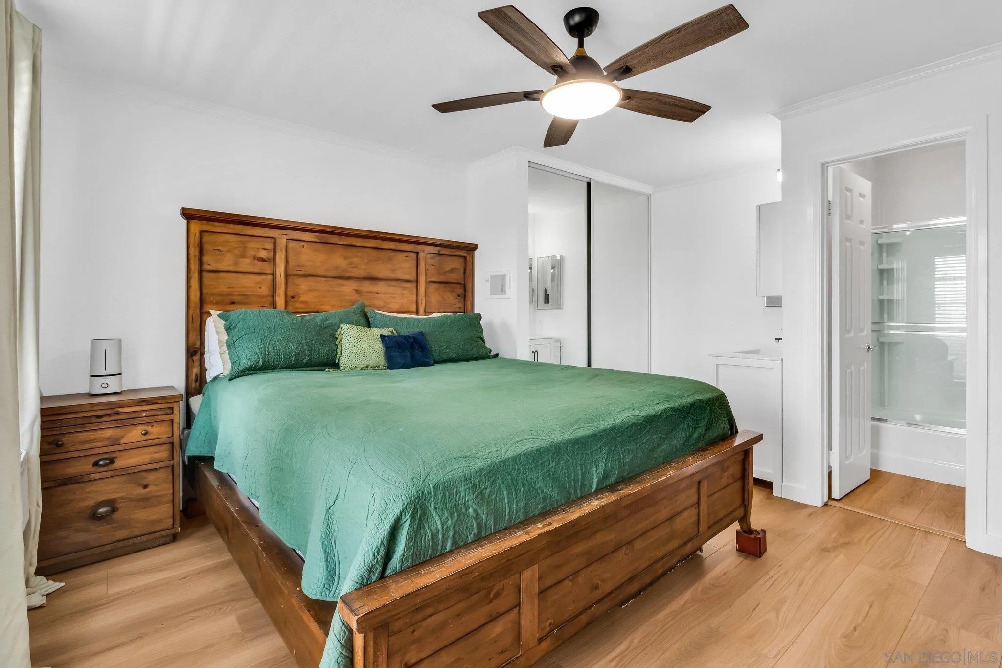 San Diego, California, 92110, United States, 2 Bedrooms Bedrooms, ,2 BathroomsBathrooms,Residential,For Sale,1996834