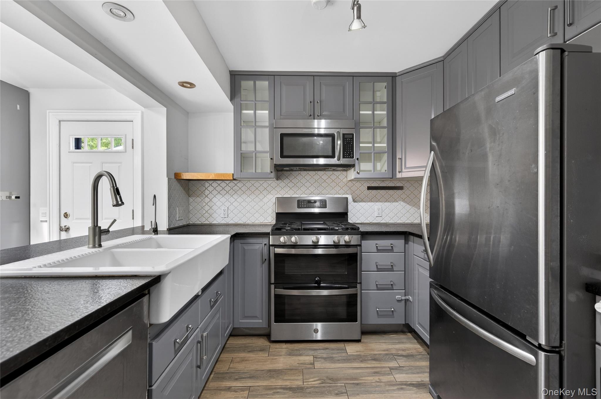  161 Greenway W, New Hyde Park, NY, 11040 - 物件實景