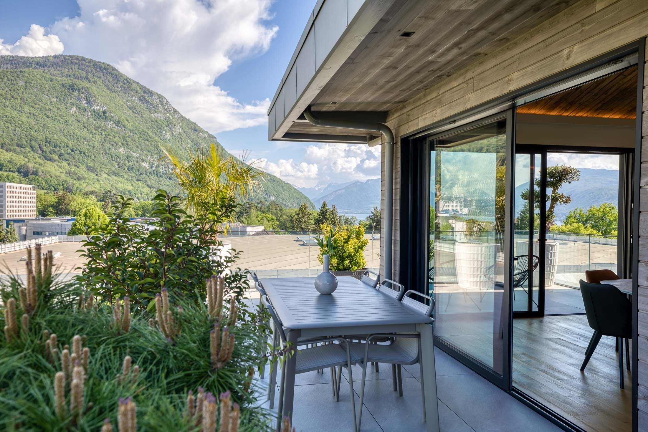  Modern villa with lake and mountain views - 物件實景