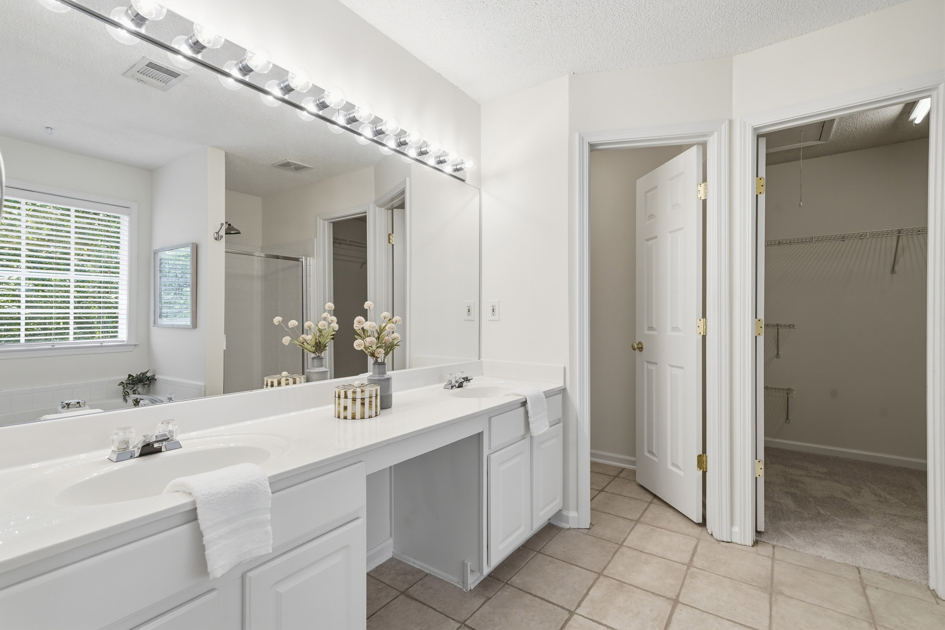  Beautifully Maintained Townhome in Sought-After Creekside at Mansell - 物件實景