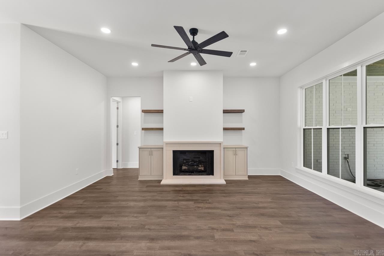 Benton, Arkansas, 72019, United States, 5 Bedrooms Bedrooms, ,4 BathroomsBathrooms,Residential,For Sale,1982285