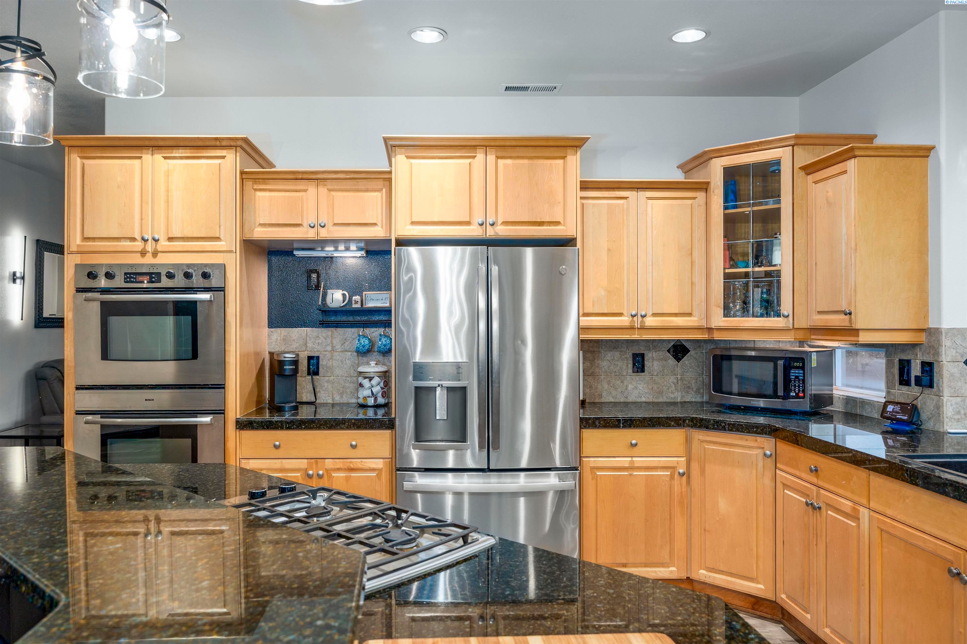 Kennewick, Washington, 99337, United States, 3 Bedrooms Bedrooms, ,3 BathroomsBathrooms,Residential,For Sale,1981093