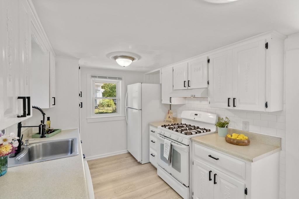 Medway, Massachusetts, 02053, United States, 3 Bedrooms Bedrooms, ,2 BathroomsBathrooms,Residential,For Sale,1958894