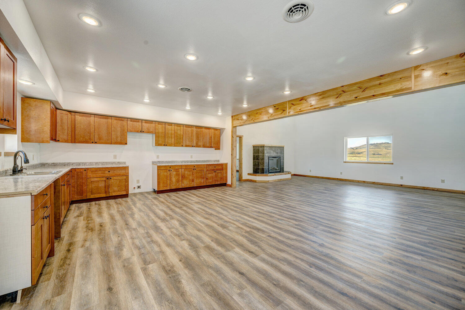 Wyarno, Wyoming, 82845, United States, 6 Bedrooms Bedrooms, ,3 BathroomsBathrooms,Residential,For Sale,1941792