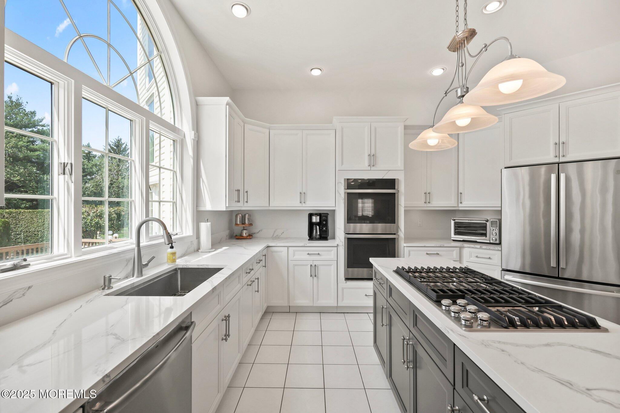 Manalapan, New Jersey, 07726, United States, 5 Bedrooms Bedrooms, ,7 BathroomsBathrooms,Residential,For Sale,1979083