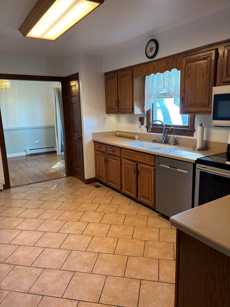 Machipongo, Virginia, 23405, United States, 3 Bedrooms Bedrooms, ,3 BathroomsBathrooms,Residential,For Sale,2003138