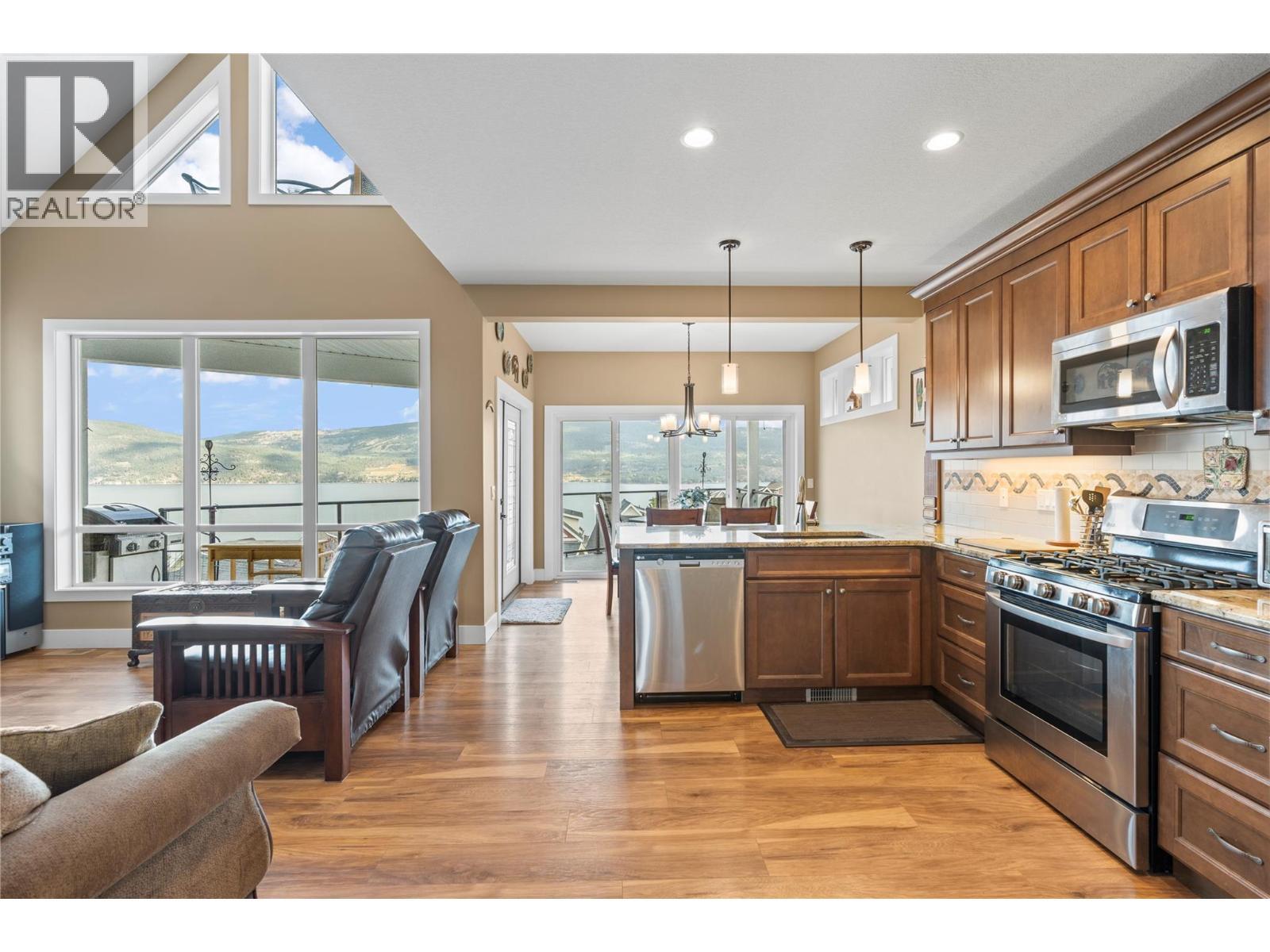 KELOWNA, British Columbia, V1Z 3R8, CA, 2 Bedrooms Bedrooms, ,2 BathroomsBathrooms,Residential,For Sale,1950857