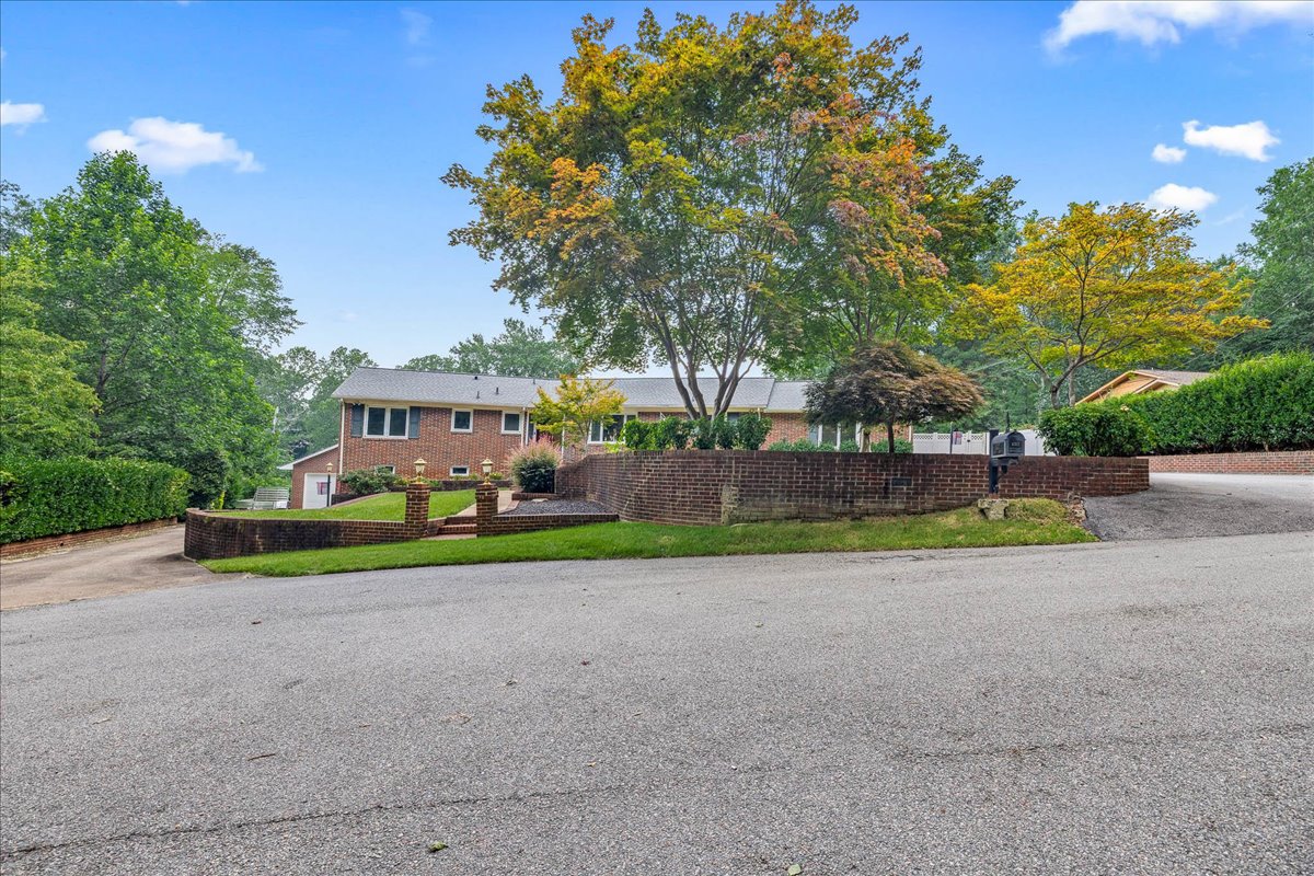 Chester, Virginia, 23831, United States, 5 Bedrooms Bedrooms, ,4 BathroomsBathrooms,Residential,For Sale,1889514