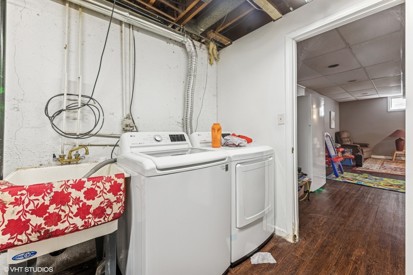 Glen Ellyn, Illinois, 60137, United States, 4 Bedrooms Bedrooms, ,3 BathroomsBathrooms,Residential,For Sale,1827602