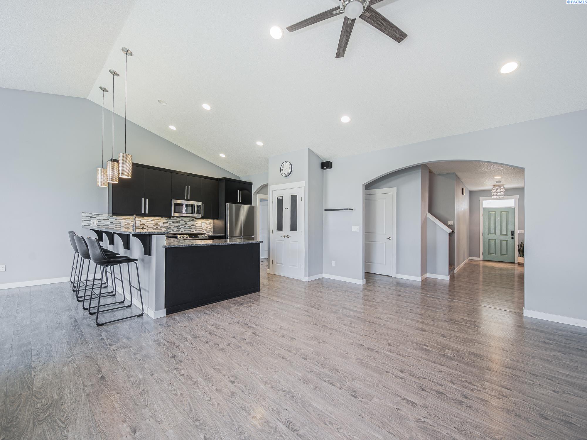 Pasco, Washington, 99301, United States, 4 Bedrooms Bedrooms, ,3 BathroomsBathrooms,Residential,For Sale,1933417