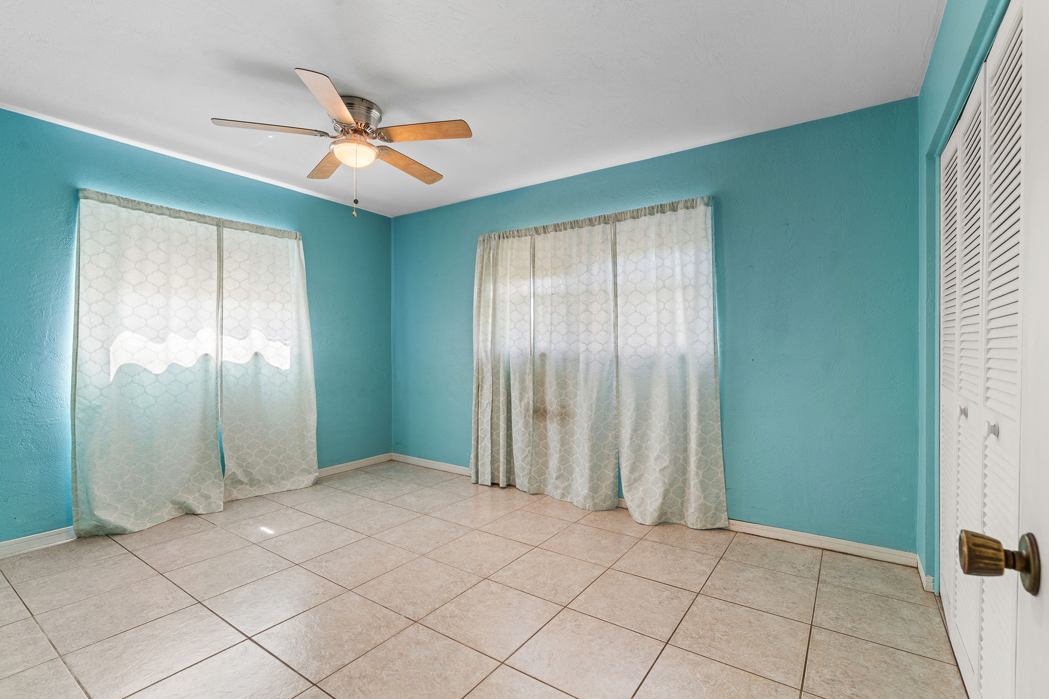 St. Petersburg, Florida, 33712, United States, 3 Bedrooms Bedrooms, ,2 BathroomsBathrooms,Residential,For Sale,1980659