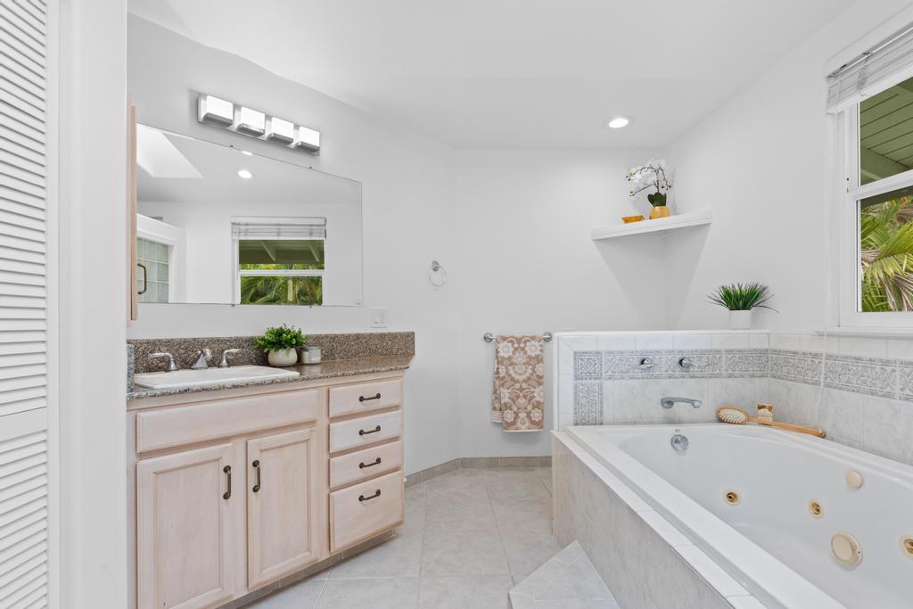 Kailua-Kona, Hawaii, 96740, United States, 4 Bedrooms Bedrooms, ,4 BathroomsBathrooms,Residential,For Sale,2003375