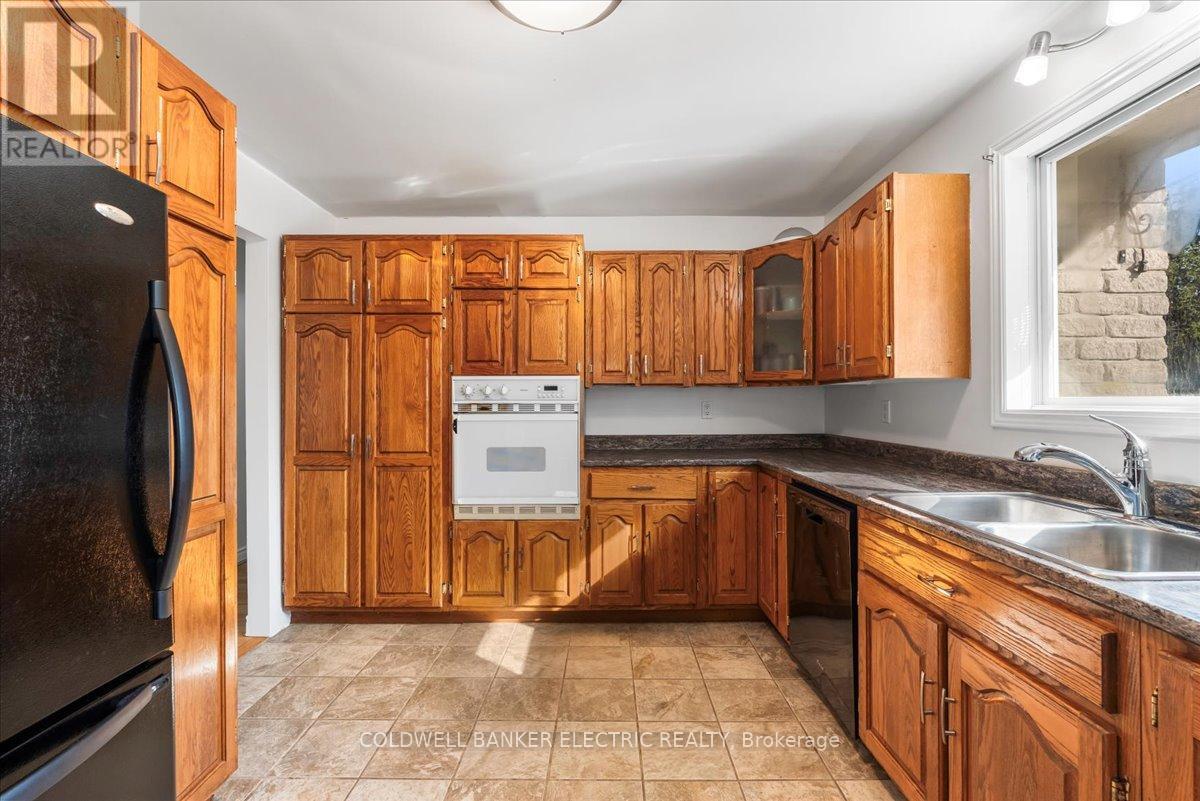 PRINCE EDWARD COUNTY (AMELIASBURG WARD), Ontario, K0K 1A0, CA, 5 Bedrooms Bedrooms, ,2 BathroomsBathrooms,Residential,For Sale,1867641