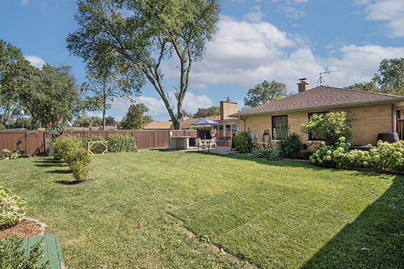 Des Plaines, Illinois, 60016, United States, 3 Bedrooms Bedrooms, ,3 BathroomsBathrooms,Residential,For Sale,2003071