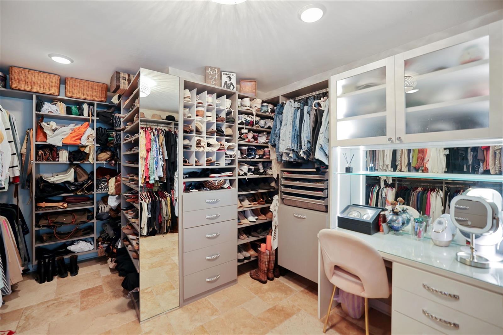 St. Petersburg, Florida, 33707, United States, 3 Bedrooms Bedrooms, ,2 BathroomsBathrooms,Residential,For Sale,1978831