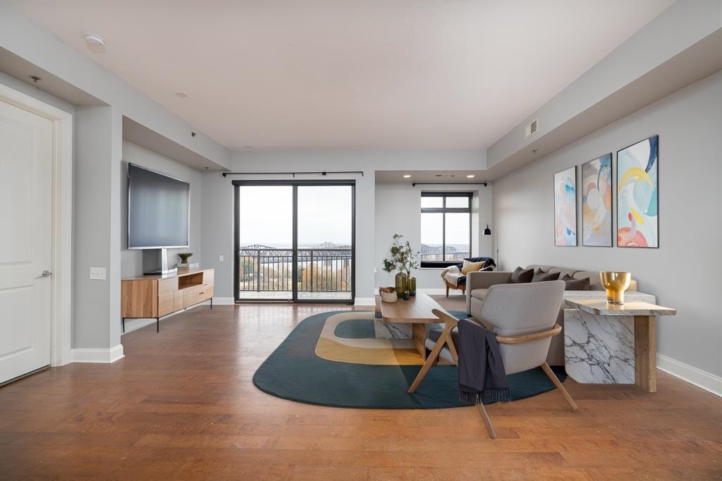 Memphis, Tennessee, 38103, United States, 3 Bedrooms Bedrooms, ,3 BathroomsBathrooms,Residential,For Sale,1996915