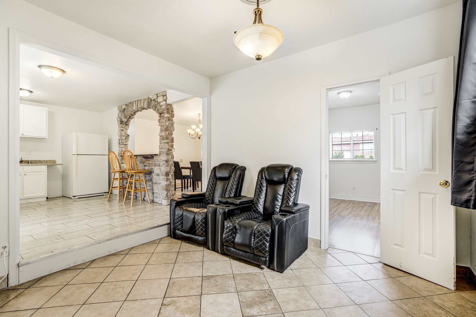  Updated Four Bedroom Home with Assumable Loan - 物件實景
