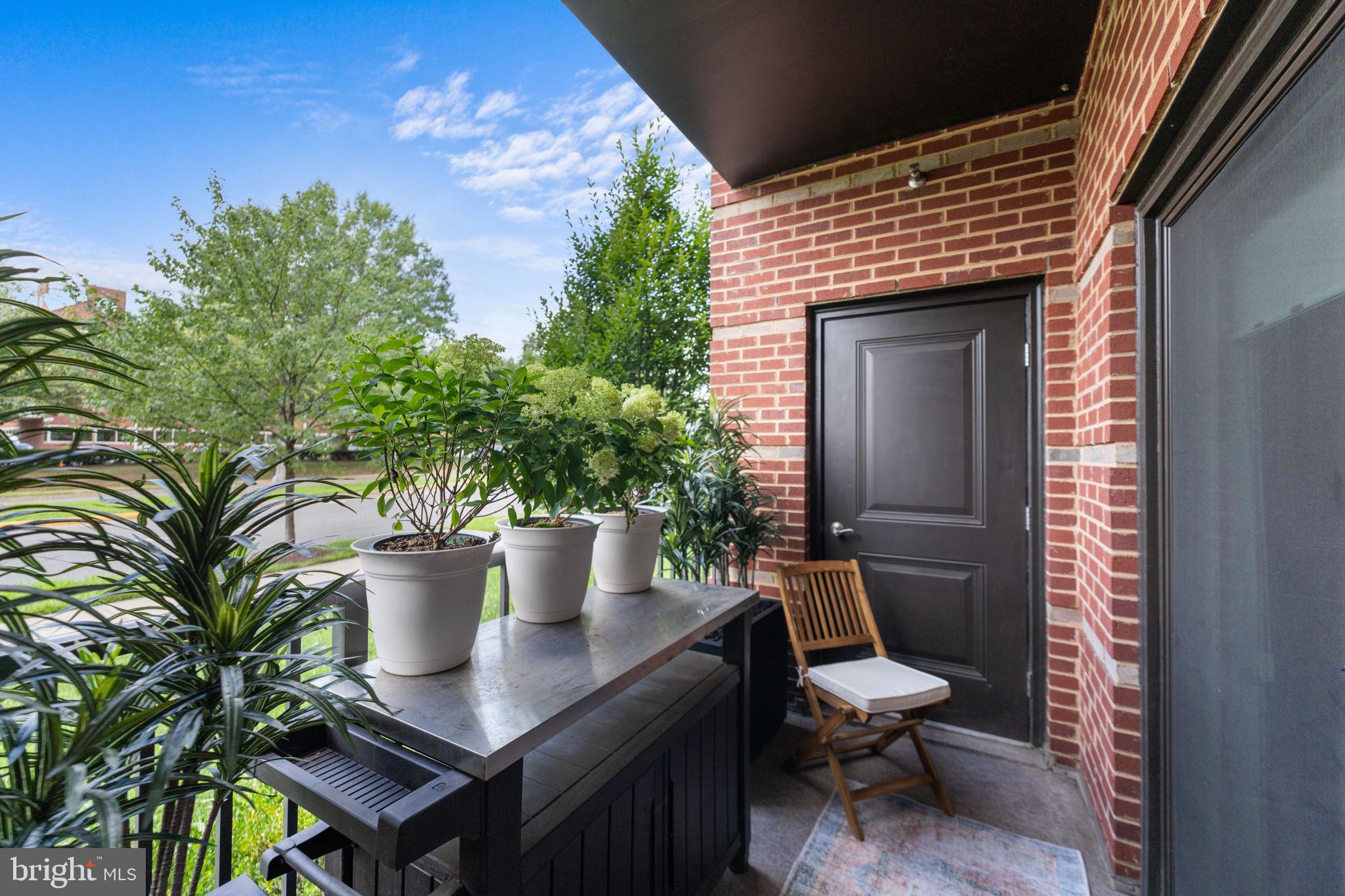 Fairfax, Virginia, 22030, United States, 2 Bedrooms Bedrooms, ,2 BathroomsBathrooms,Residential,For Sale,1893335
