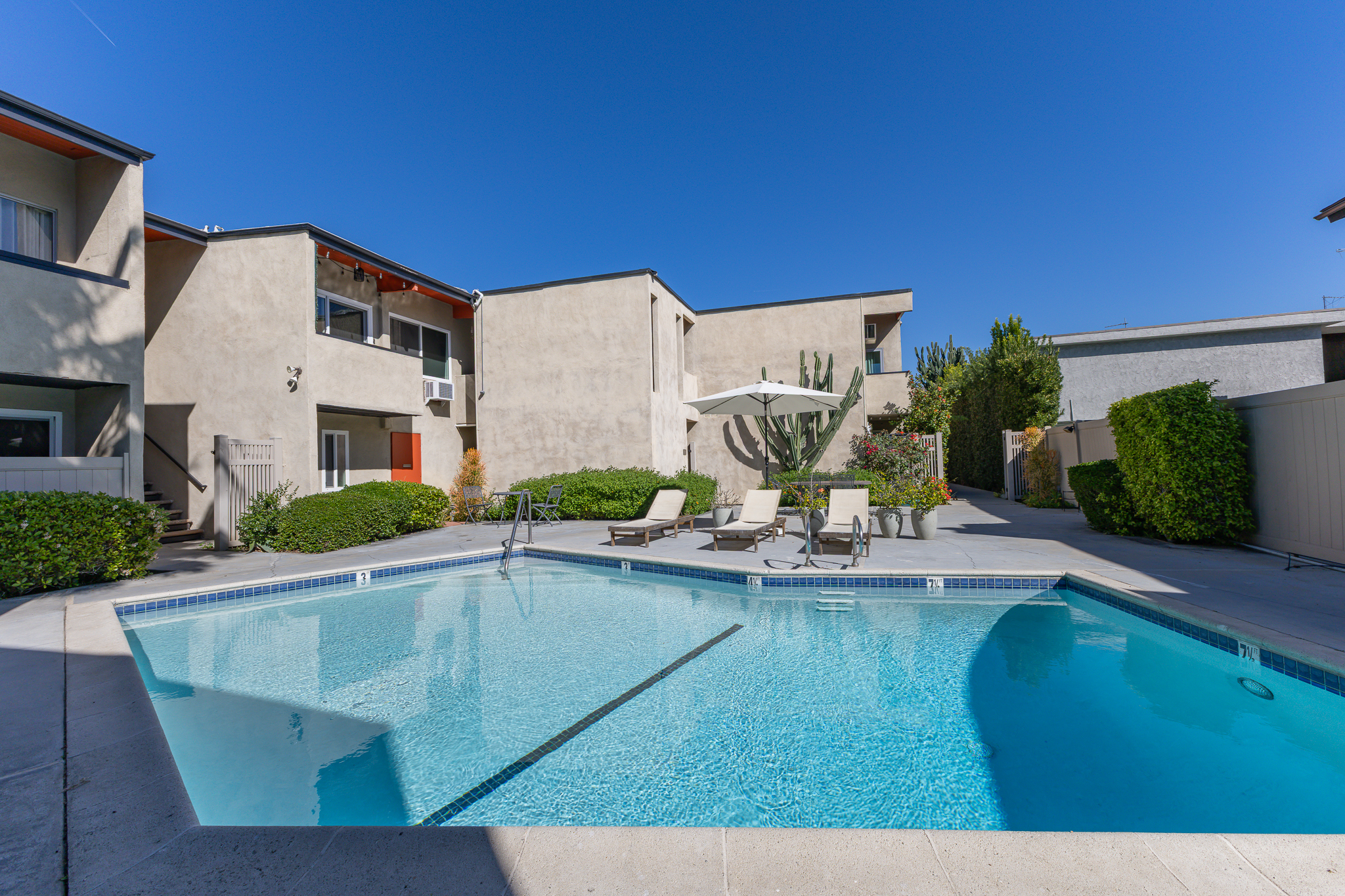  12014 Kling Street, #18 - 物件實景