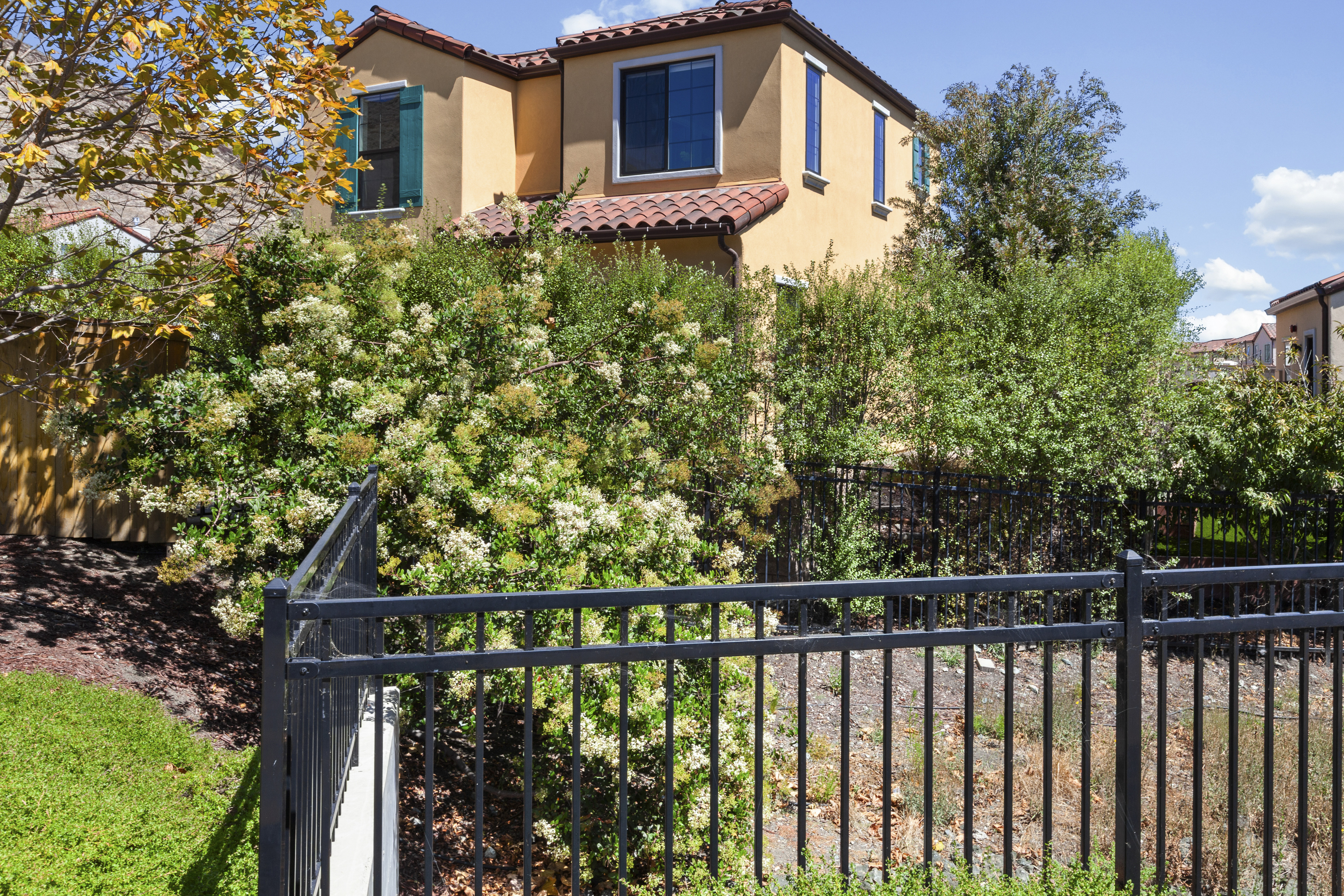  Elegant Hillside Living in Coveted Toscano - 物件實景
